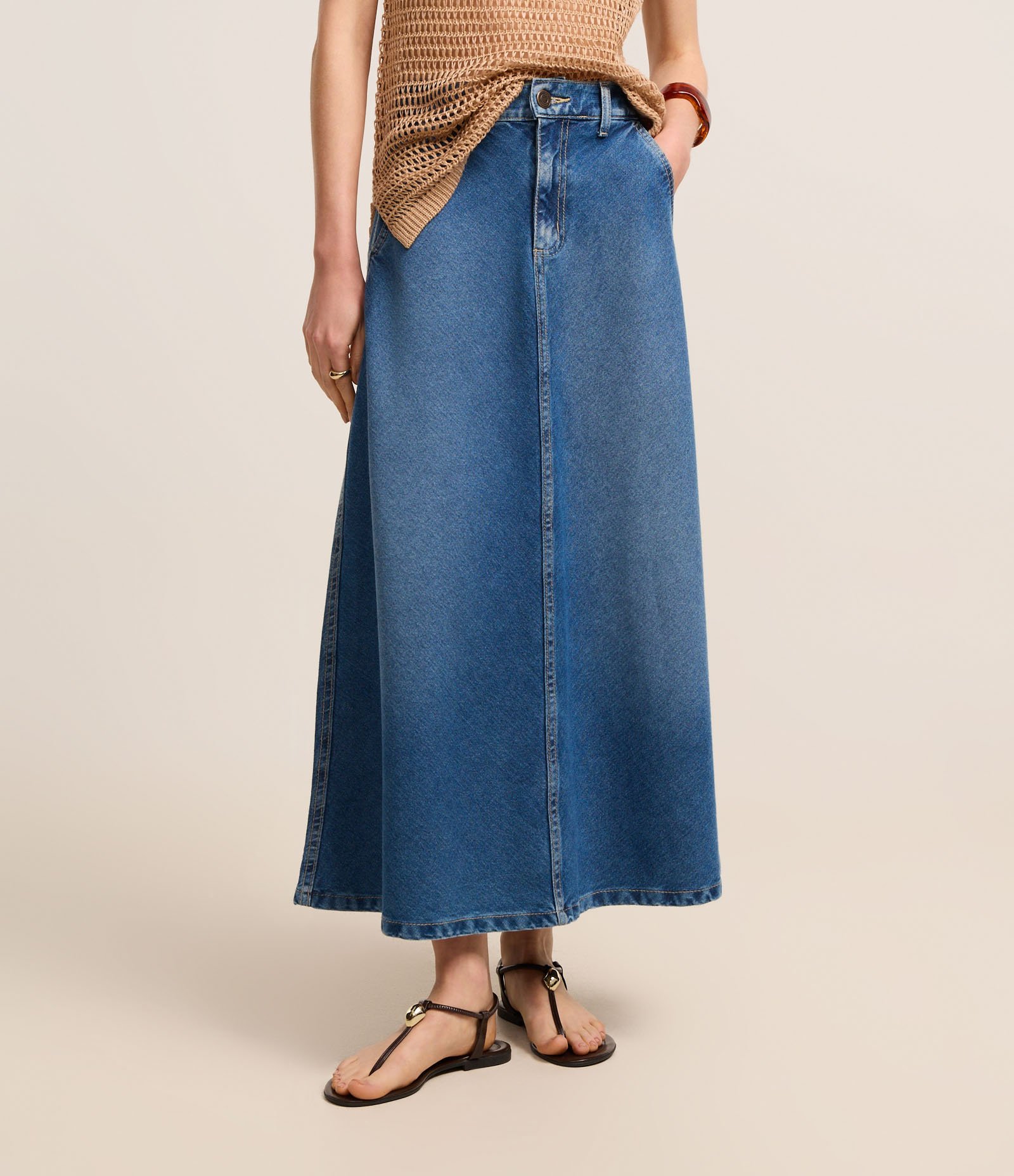 Saia Midi Evasê em Jeans com Recorte no Viés Médio 3