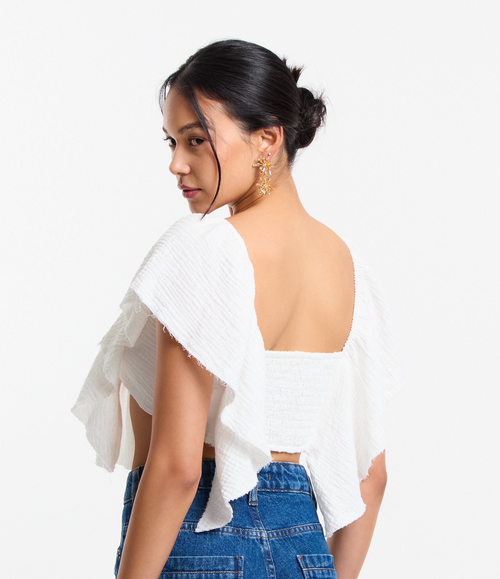 Blusa Bata Curta Texturizada com Lastex e Babados Branco 3