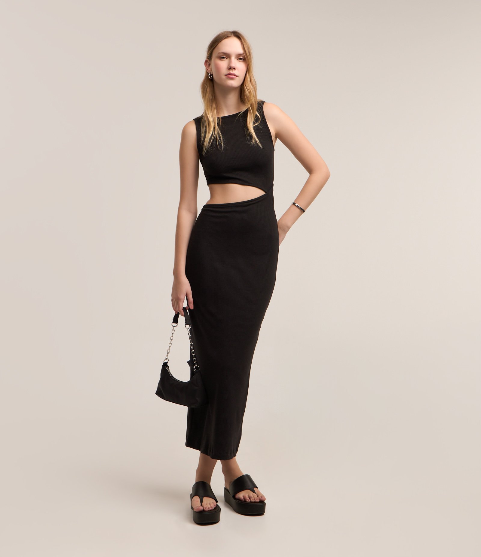 Vestido Longo em Ribana com Recorte Vazado na Cintura Preto 1