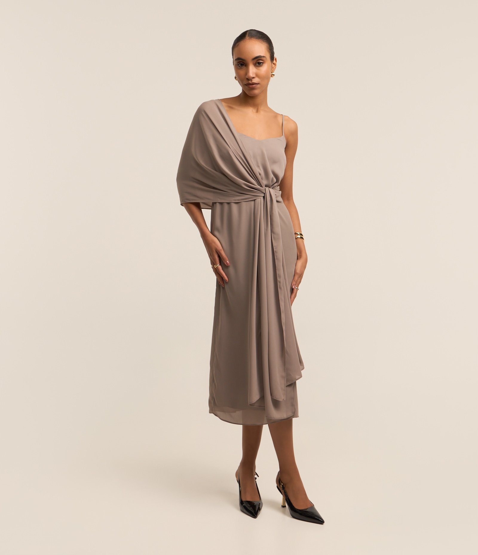 Vestido Midi Fluído em Voal com Sobreposição de Manga com Amarração Bege Acinzentado 1