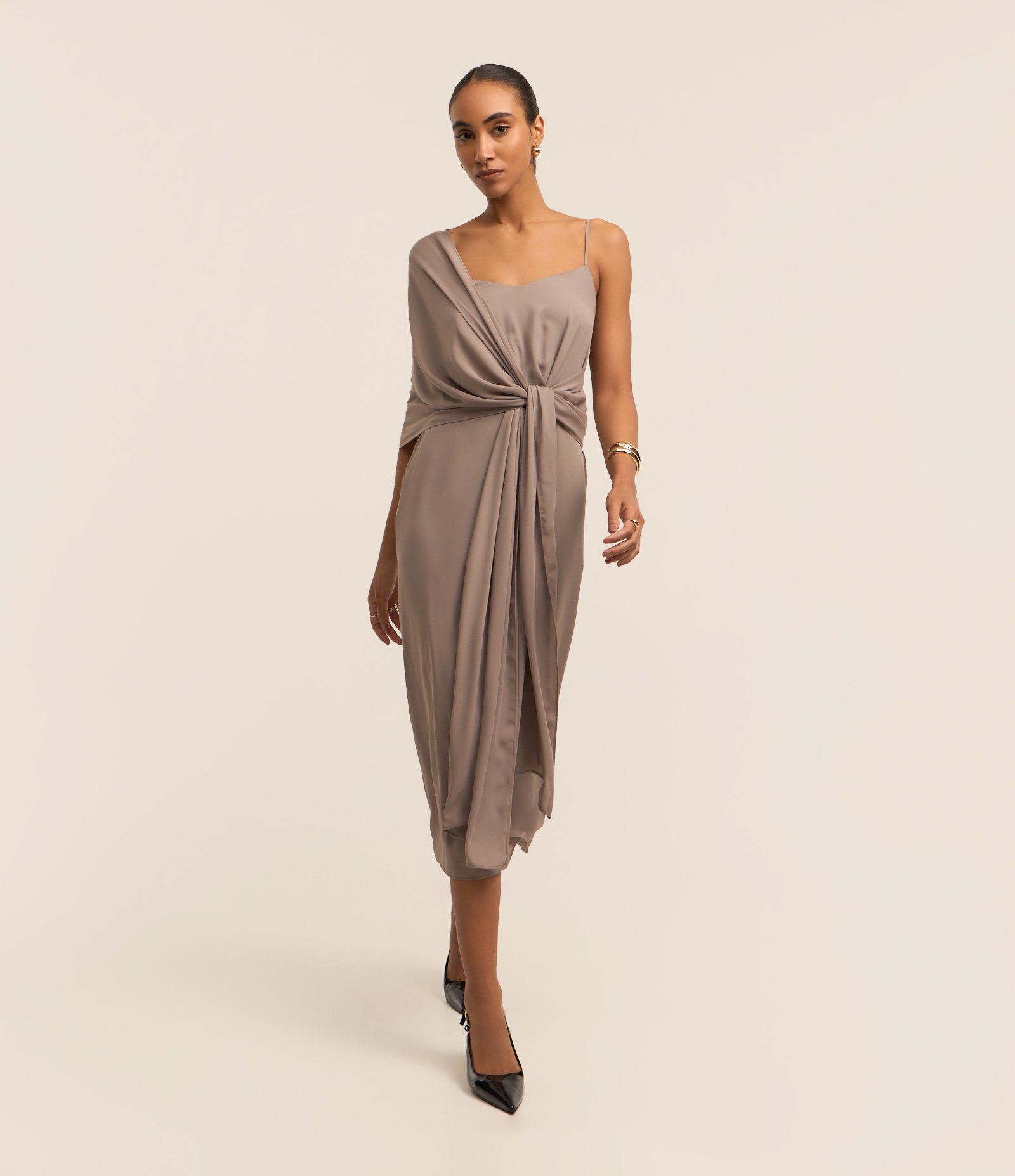 Vestido Midi Fluído em Voal com Sobreposição de Manga com Amarração Bege Acinzentado 4