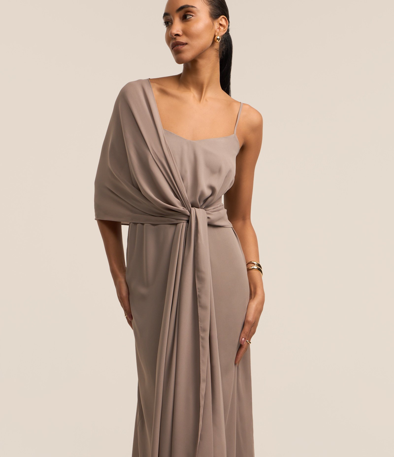 Vestido Midi Fluído em Voal com Sobreposição de Manga com Amarração Bege Acinzentado 5