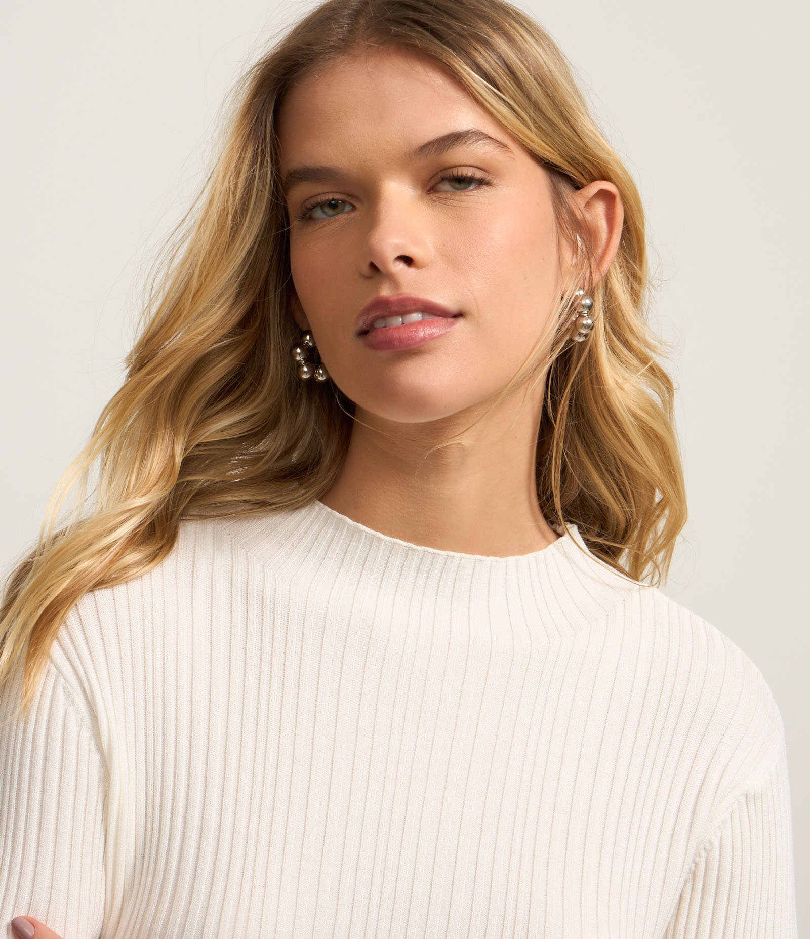 Blusa em Tricô com Golinha Alta Branco 3