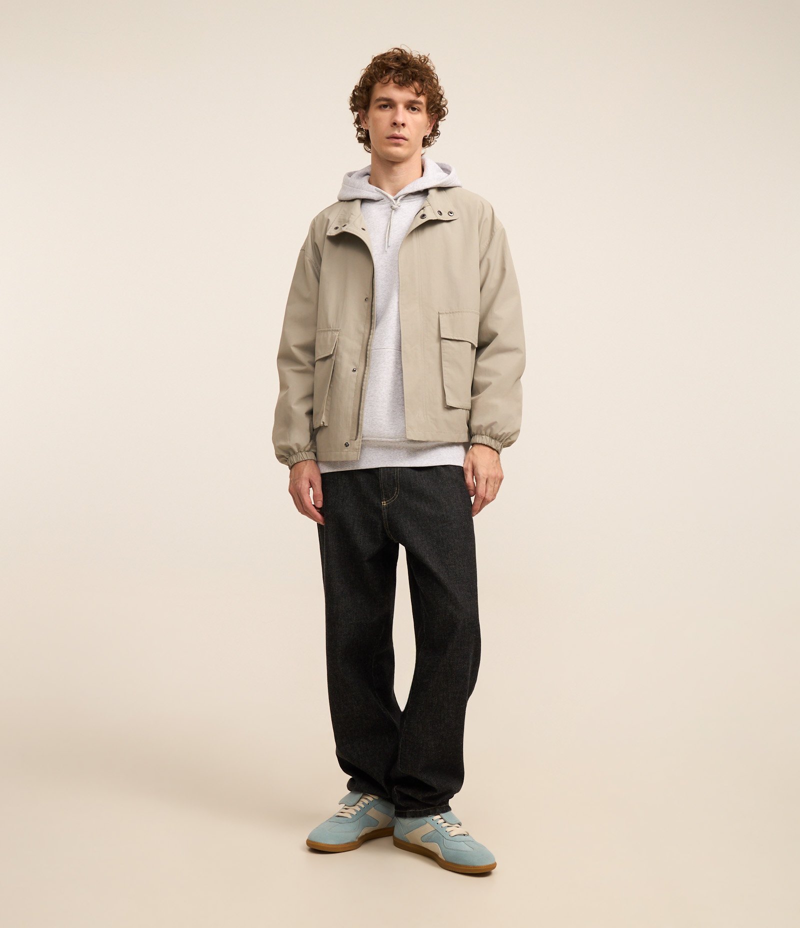 Blusão Fechado Comfort em Moletom com Capuz Cinza Claro 2