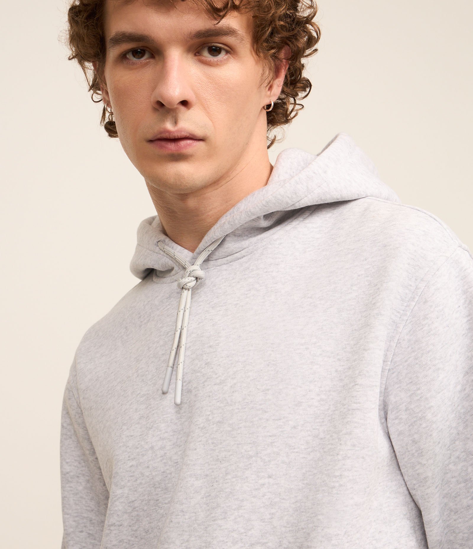 Blusão Fechado Comfort em Moletom com Capuz Cinza Claro 4