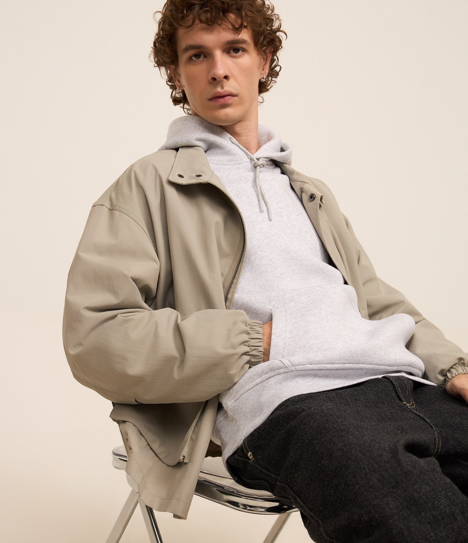 Blusão Fechado Comfort em Moletom com Capuz Cinza Claro 5