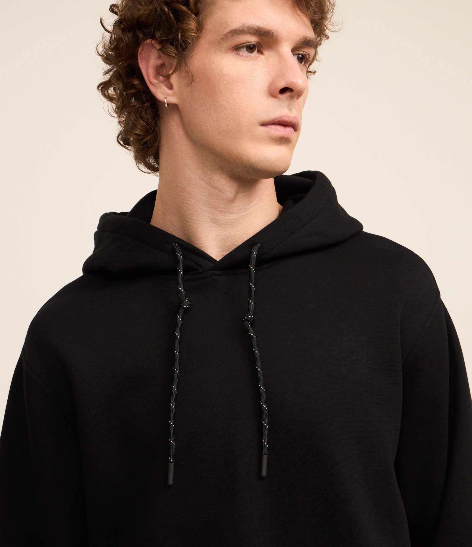 Blusão Fechado Comfort em Moletom com Capuz Preto 4