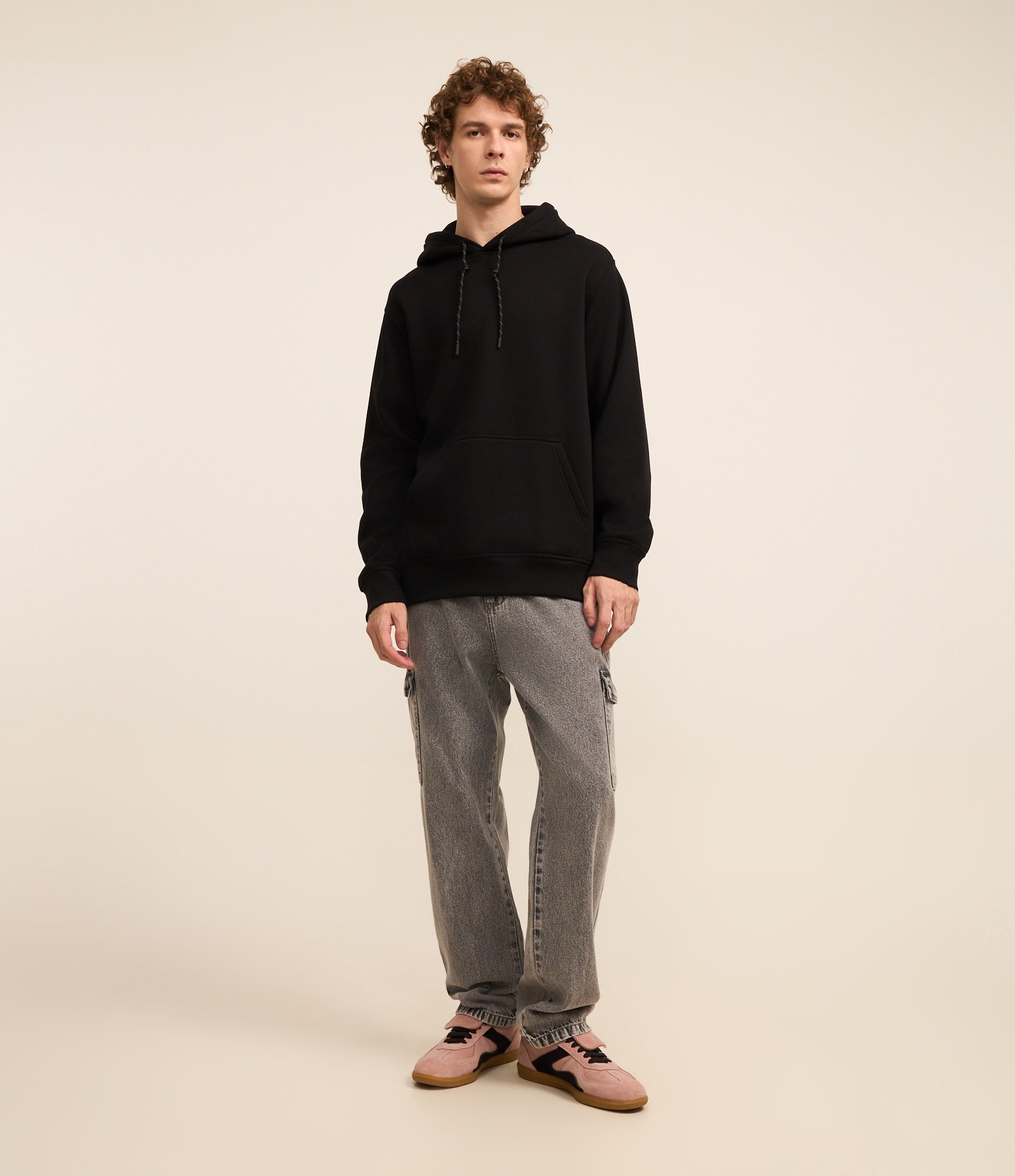 Blusão Fechado Comfort em Moletom com Capuz Preto 2