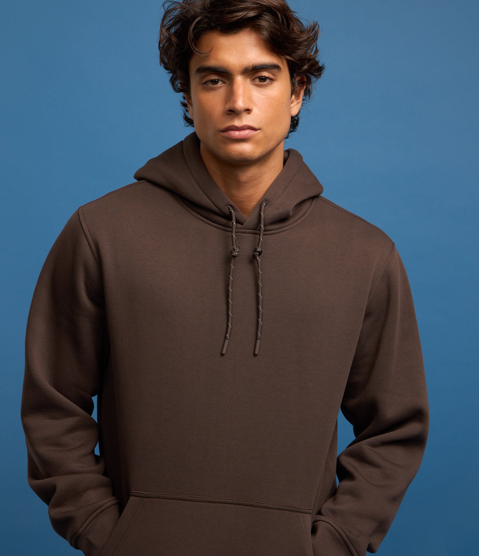 Blusão Fechado Comfort em Moletom com Capuz Marrom 3