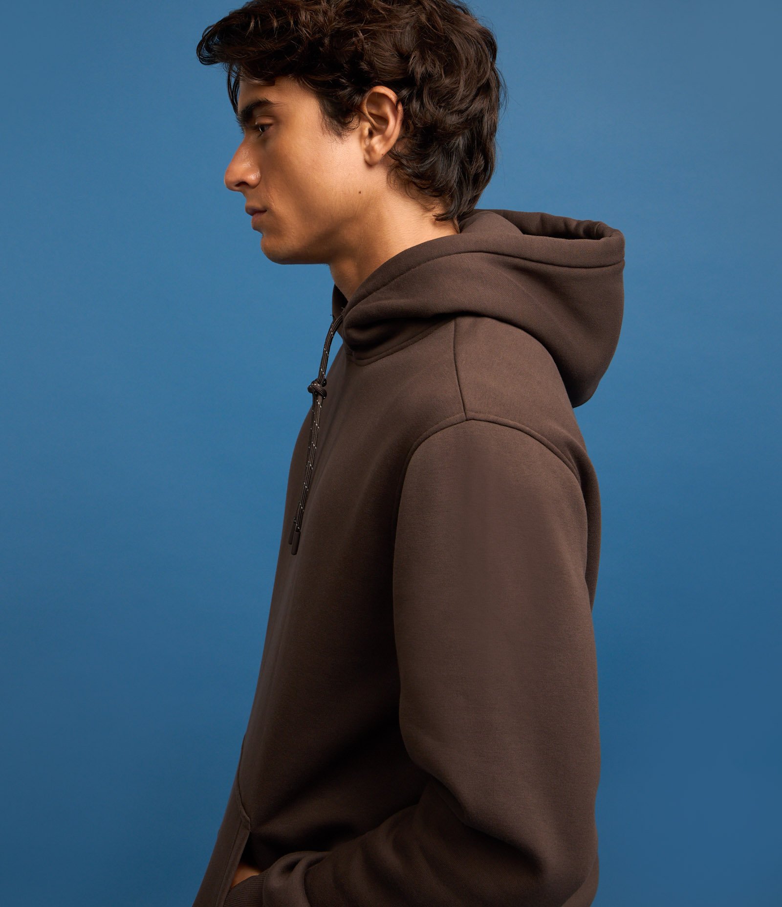 Blusão Fechado Comfort em Moletom com Capuz Marrom 4