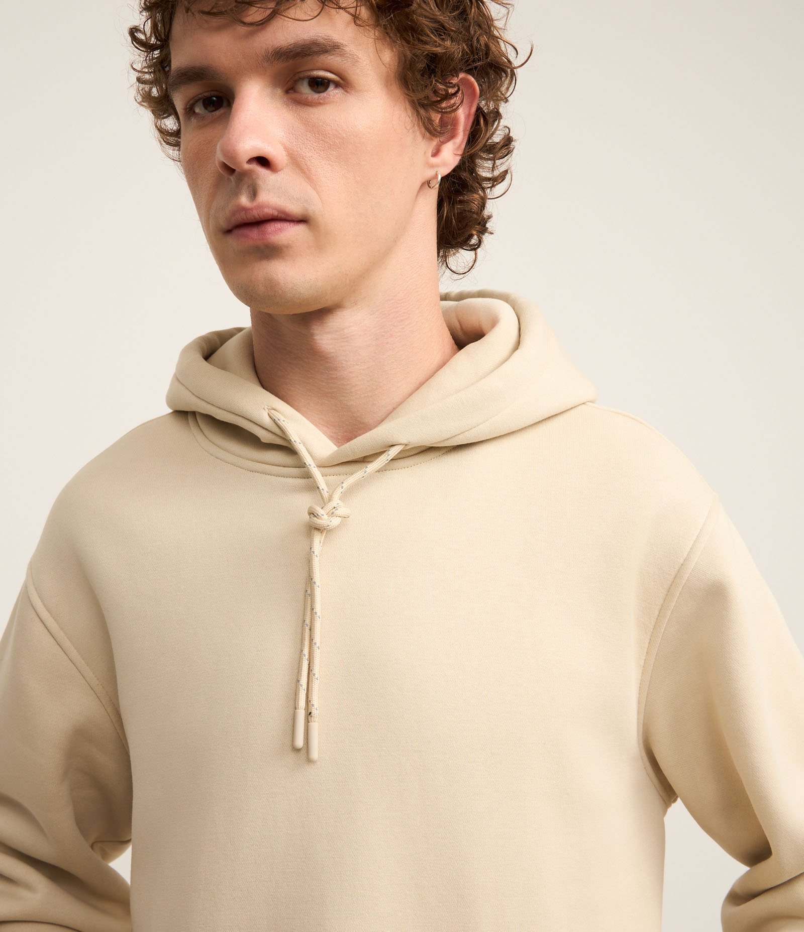 Blusão Fechado Comfort em Moletom com Capuz Bege 4