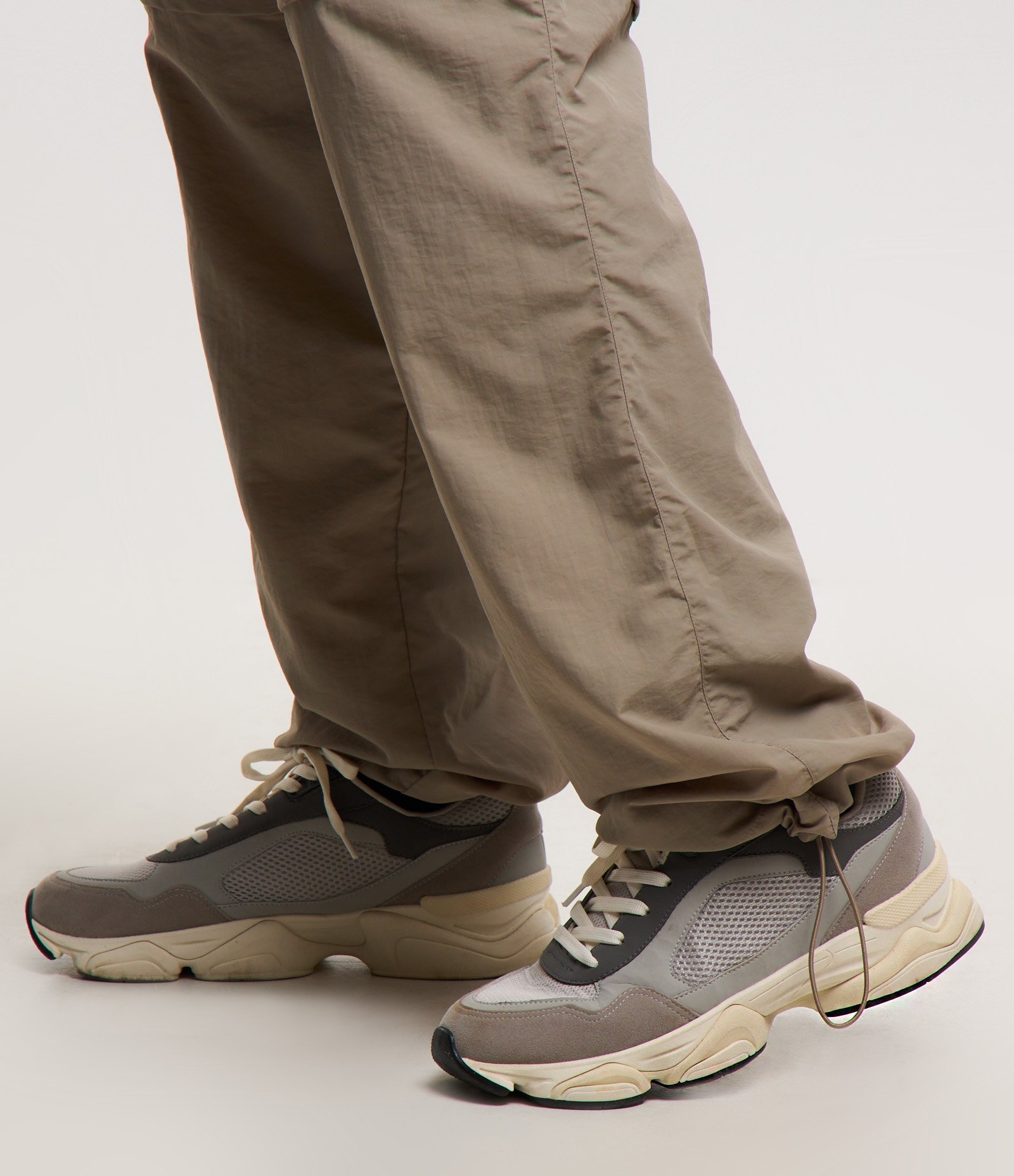 Calça Paper Touch Vira Bermuda com Puxador na Barra Bege 4