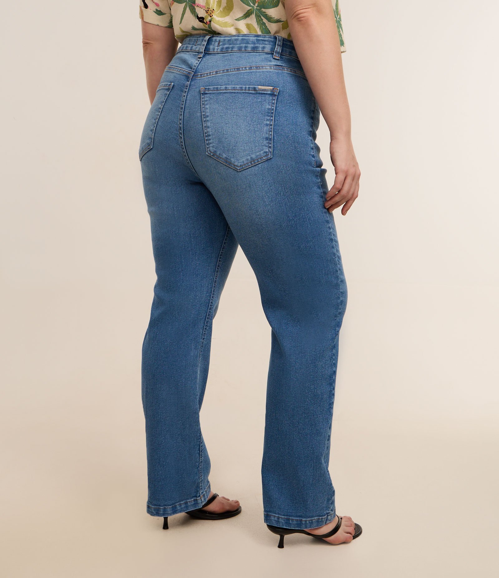 Calça Reta em Jeans com Elastano Curve & Plus Size Azul 5