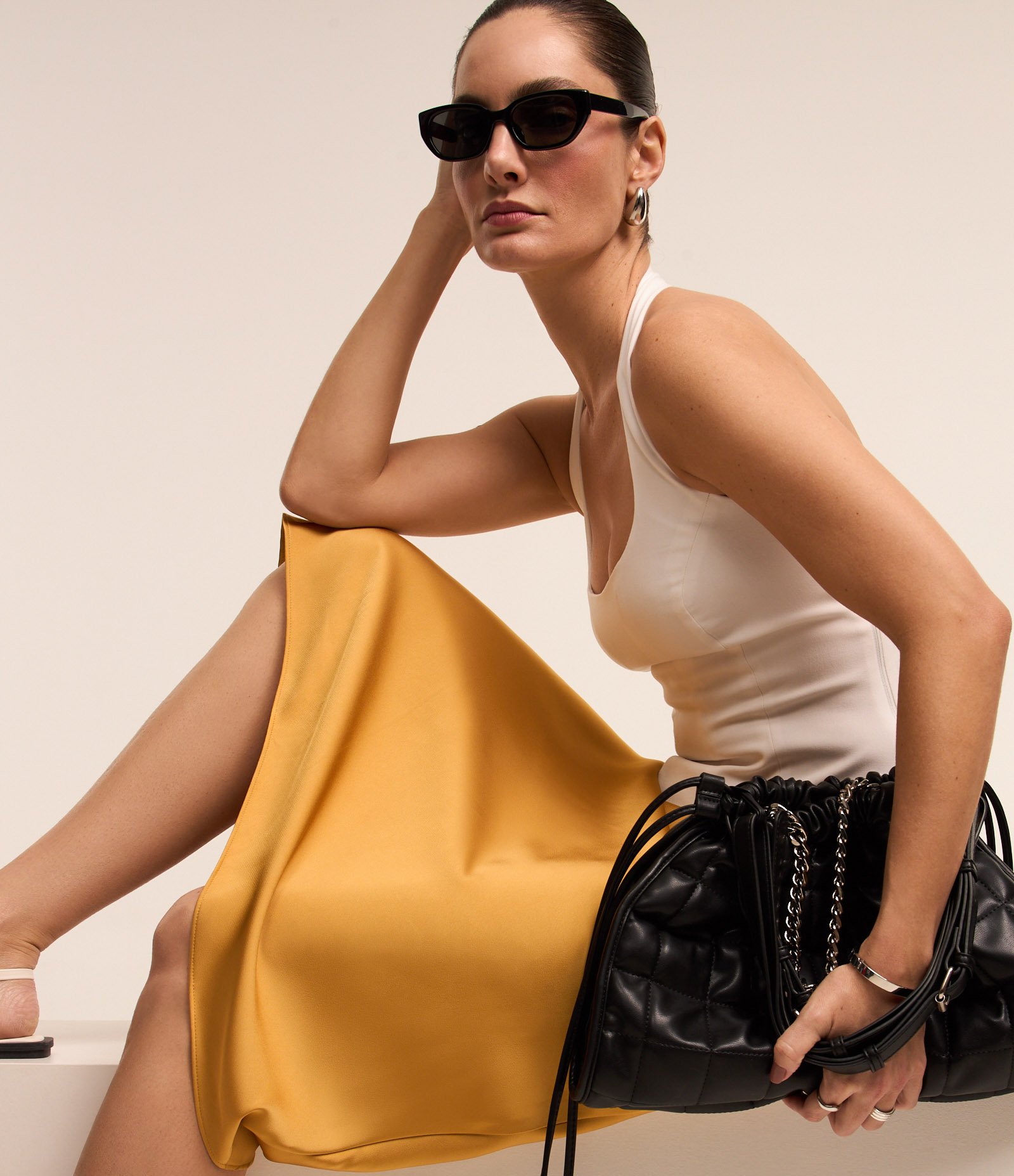 Saia Midi Evasê em Tecido Acetinado 1