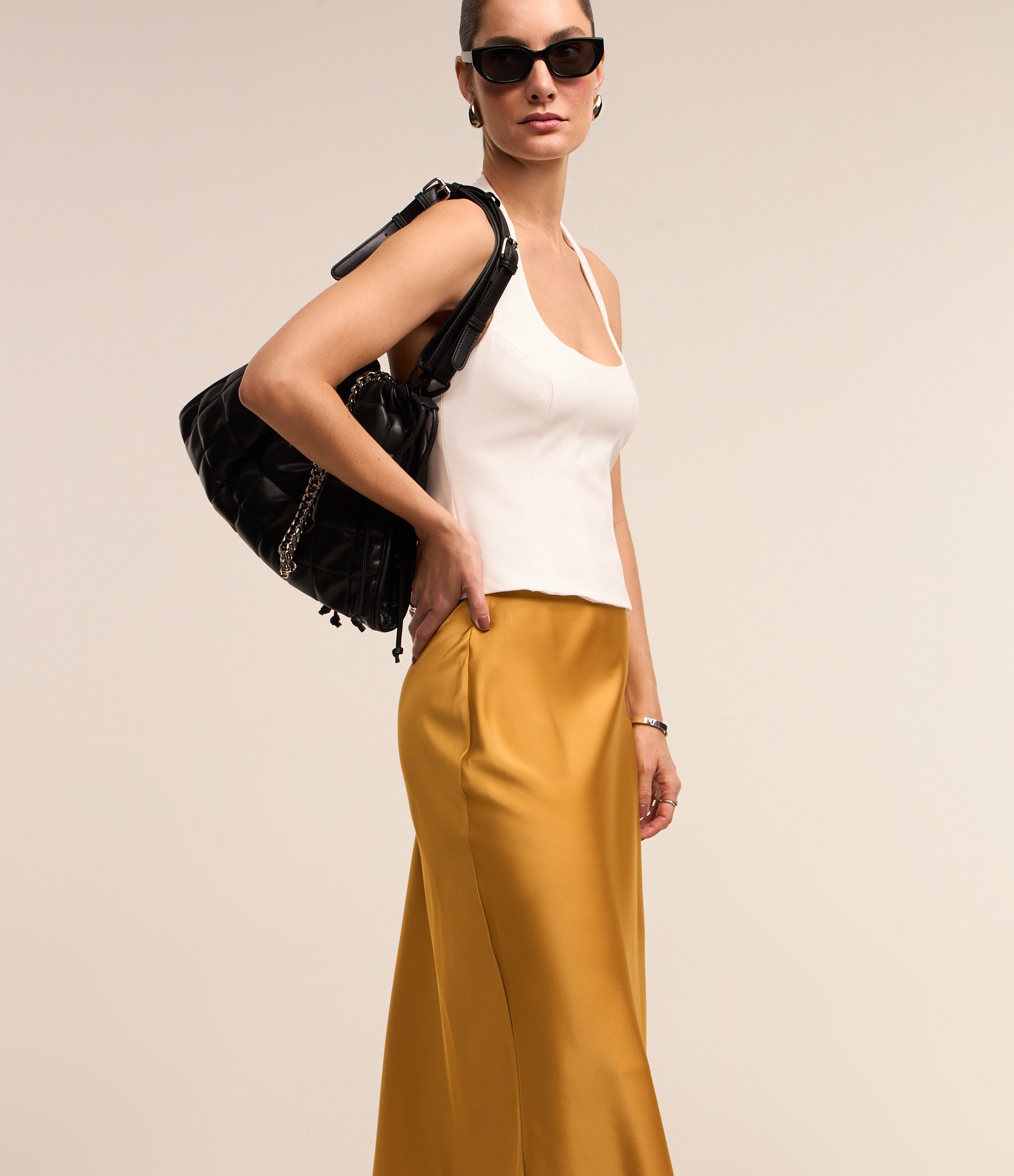 Saia Midi Evasê em Tecido Acetinado 4