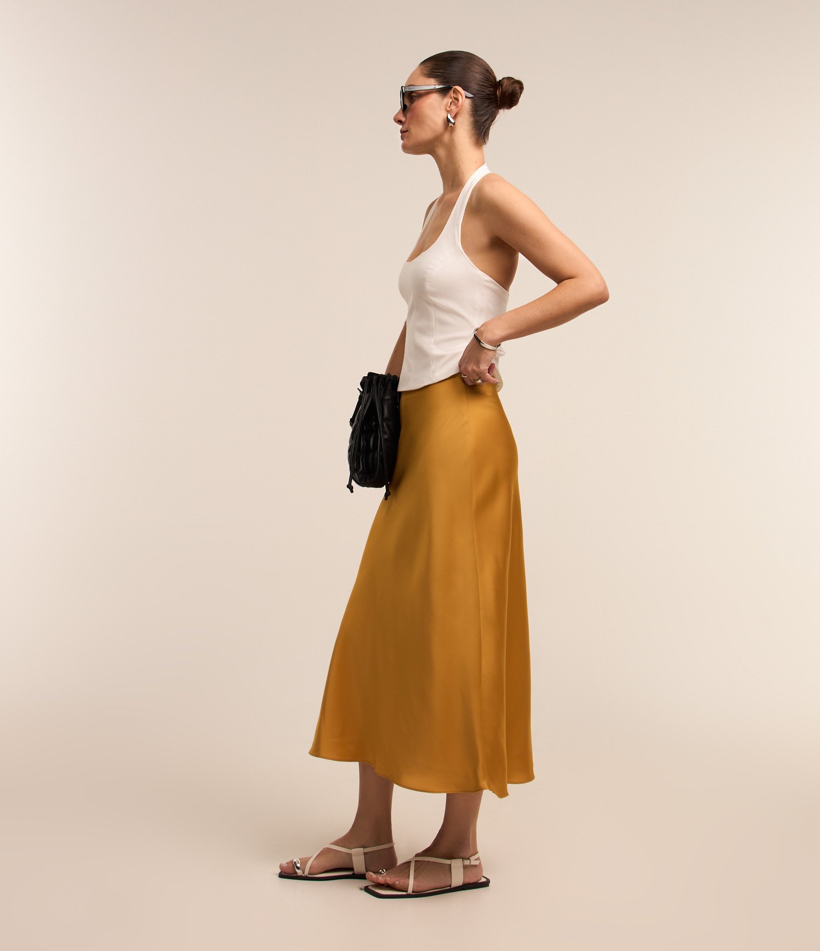 Saia Midi Evasê em Tecido Acetinado 6