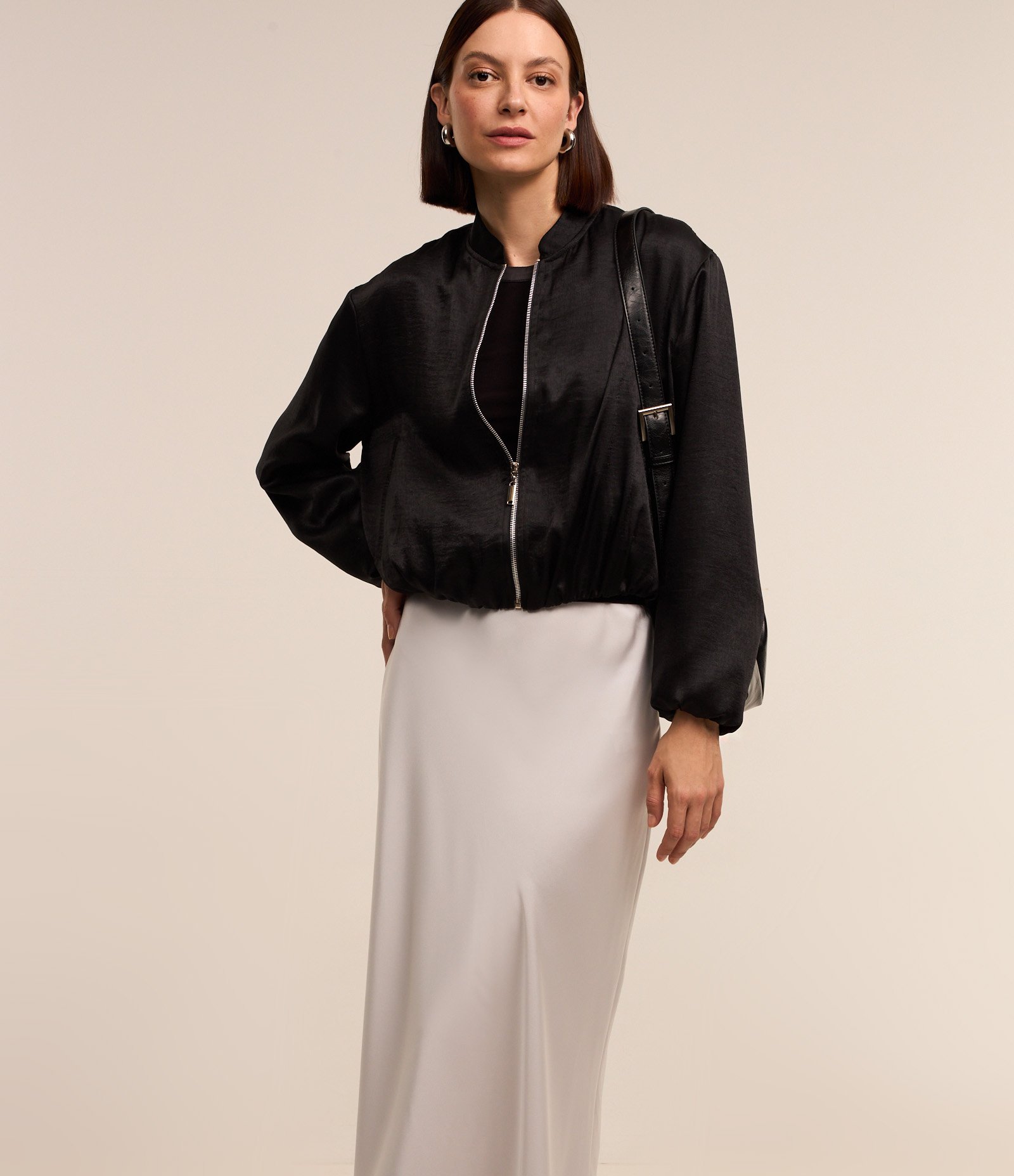 Saia Midi Evasê em Tecido Acetinado 2