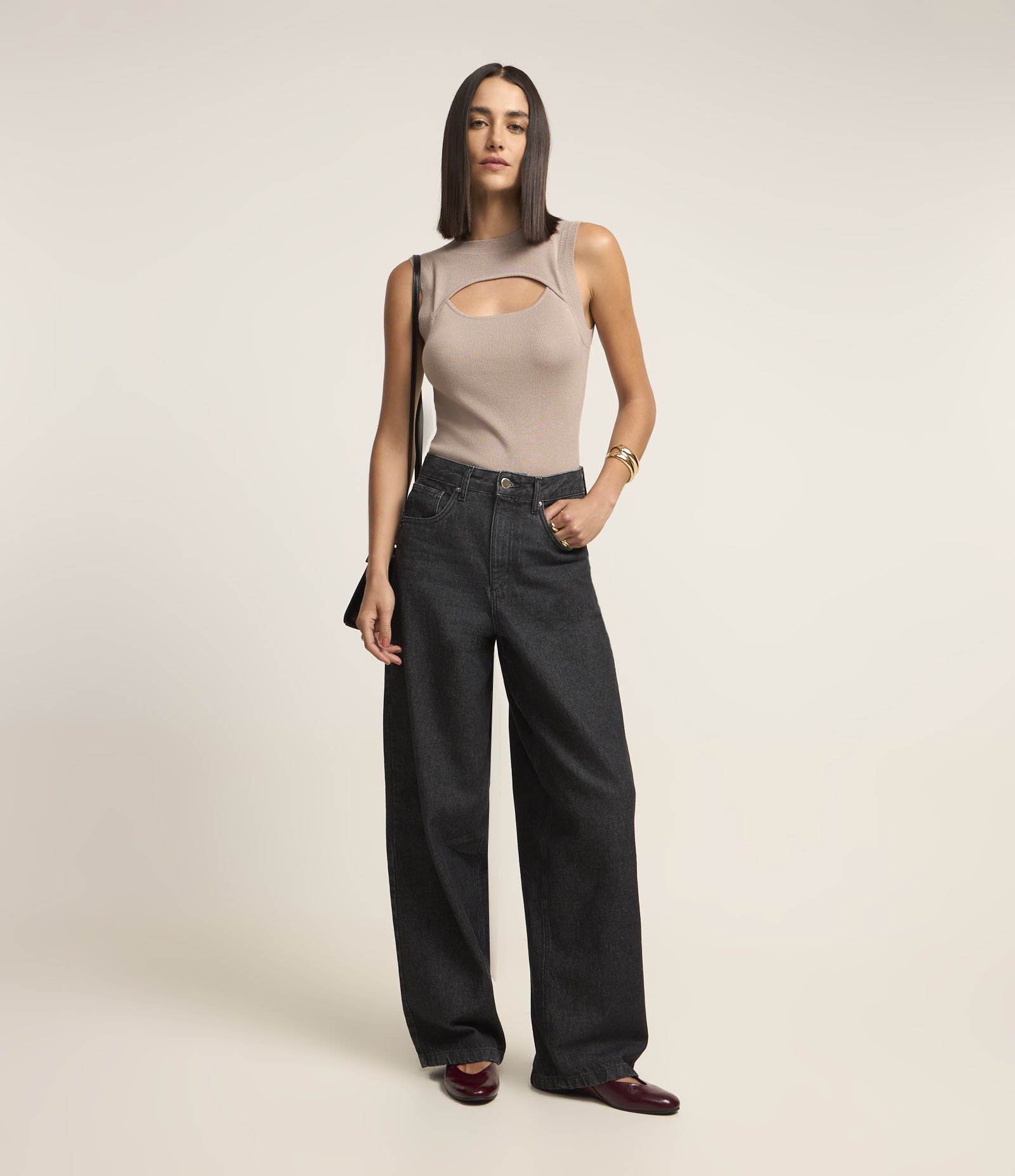 Blusa Sem Manga em Tricô com Recorte Vazado Cinza 3