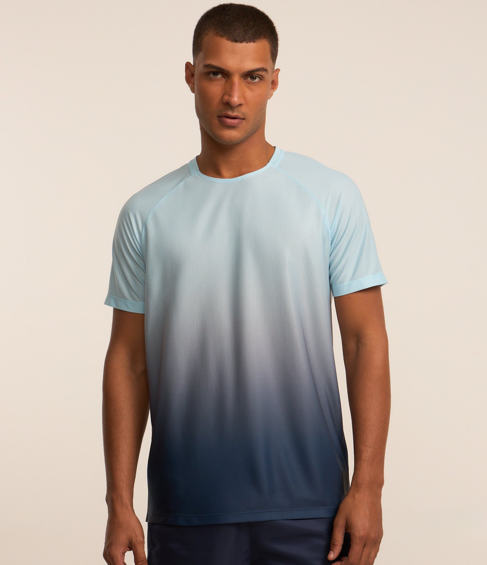 Camiseta Esportiva em Tecnologia Dry Degrade 1
