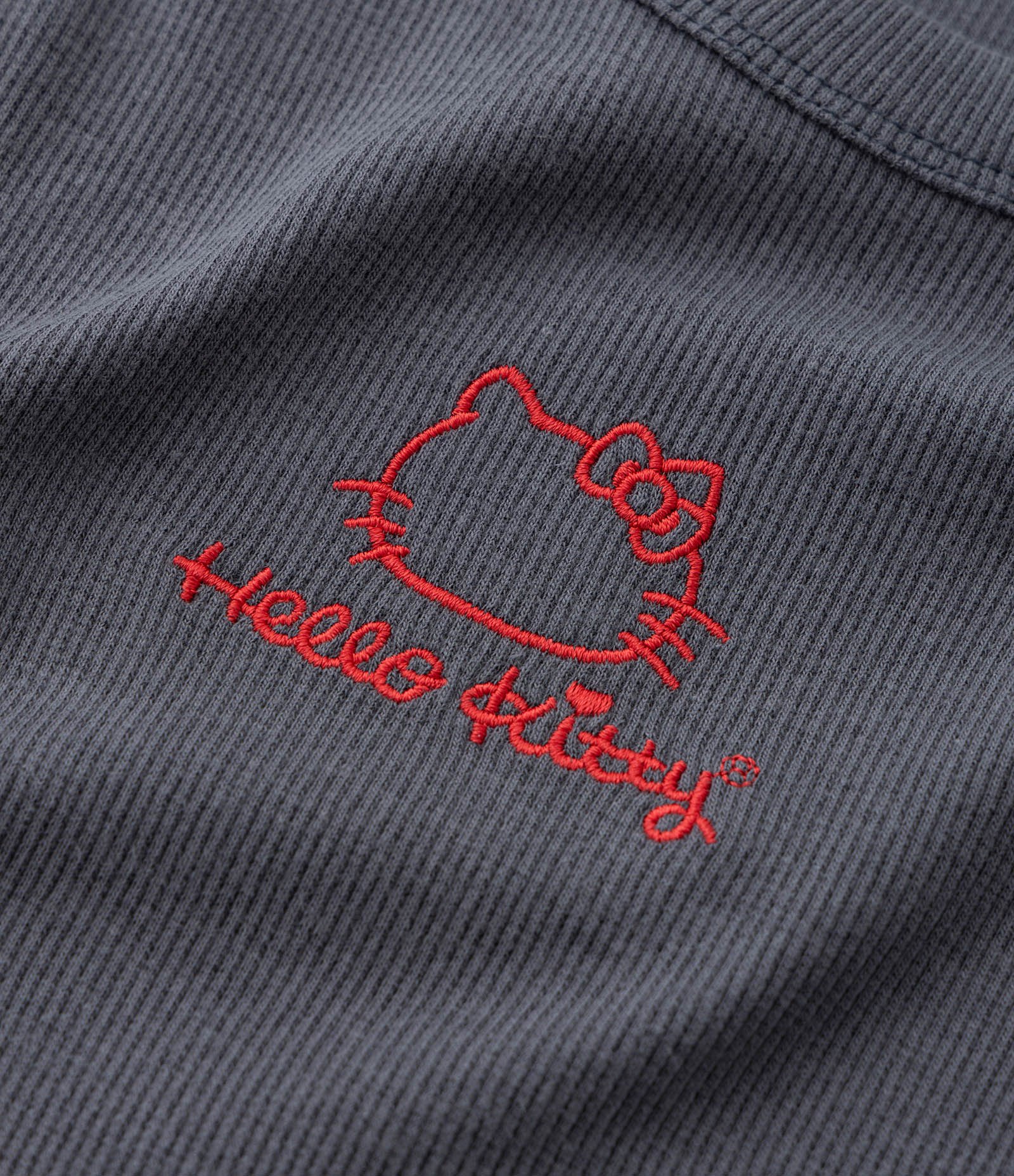 Regata Infantil Canelada com Bordado da Hello Kitty -Tam 5 a 14 Anos Cinza 4