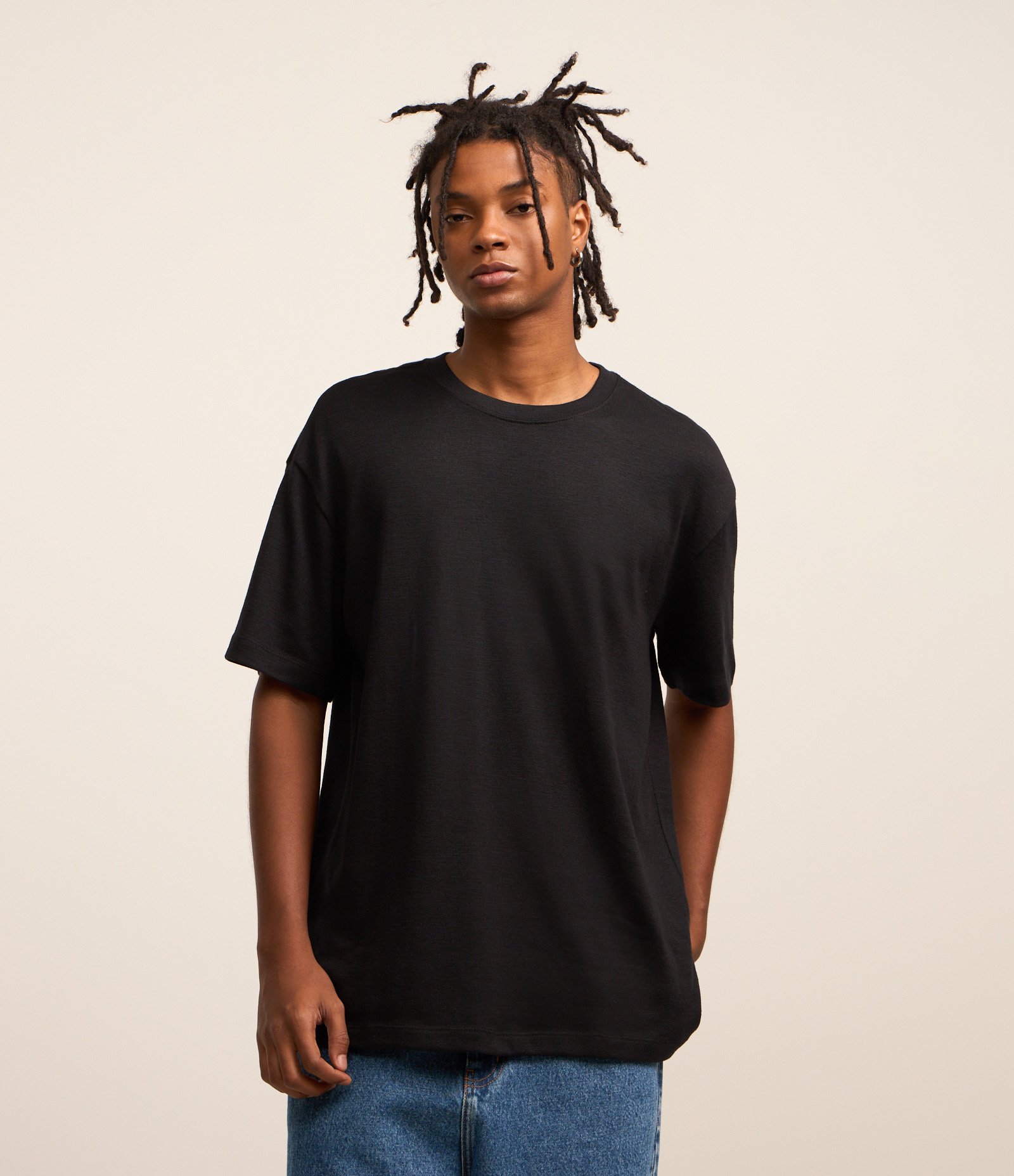 Camiseta Relaxed Básica em Flamê Preto 1