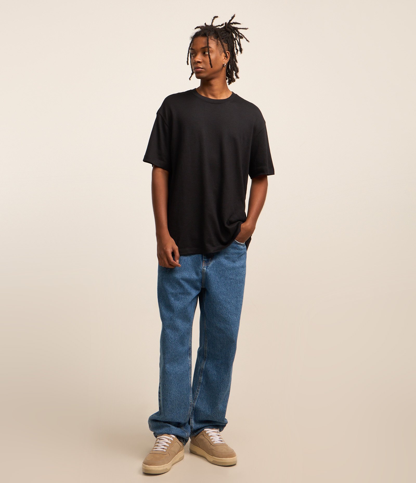 Camiseta Relaxed Básica em Flamê Preto 2