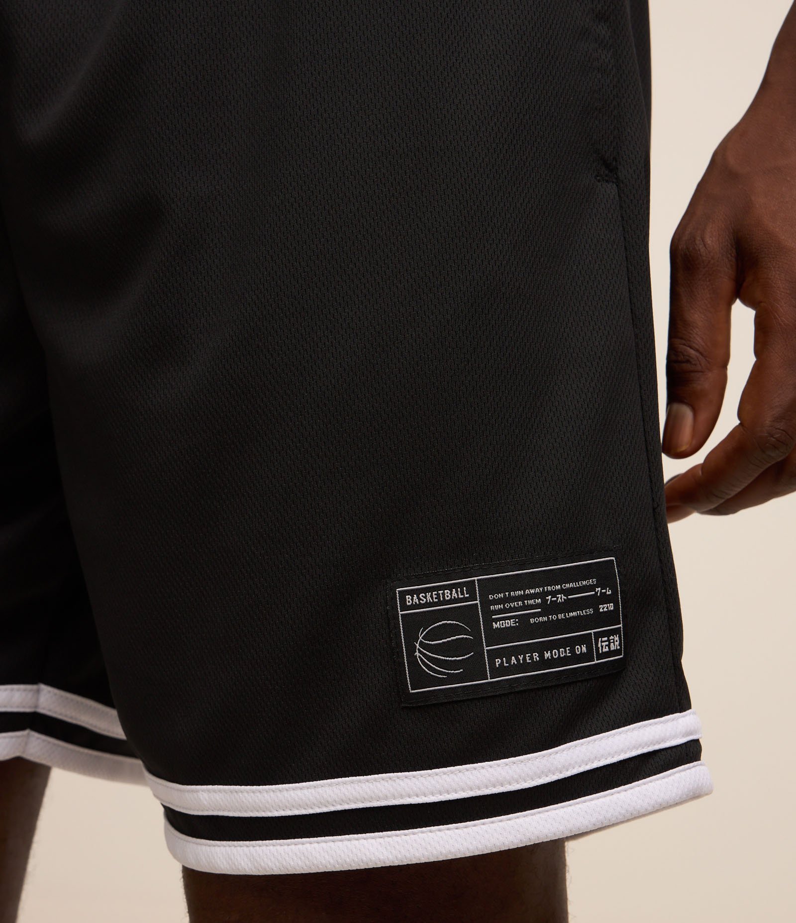 Bermuda Esportiva de Basquete com Detalhe Preto 5