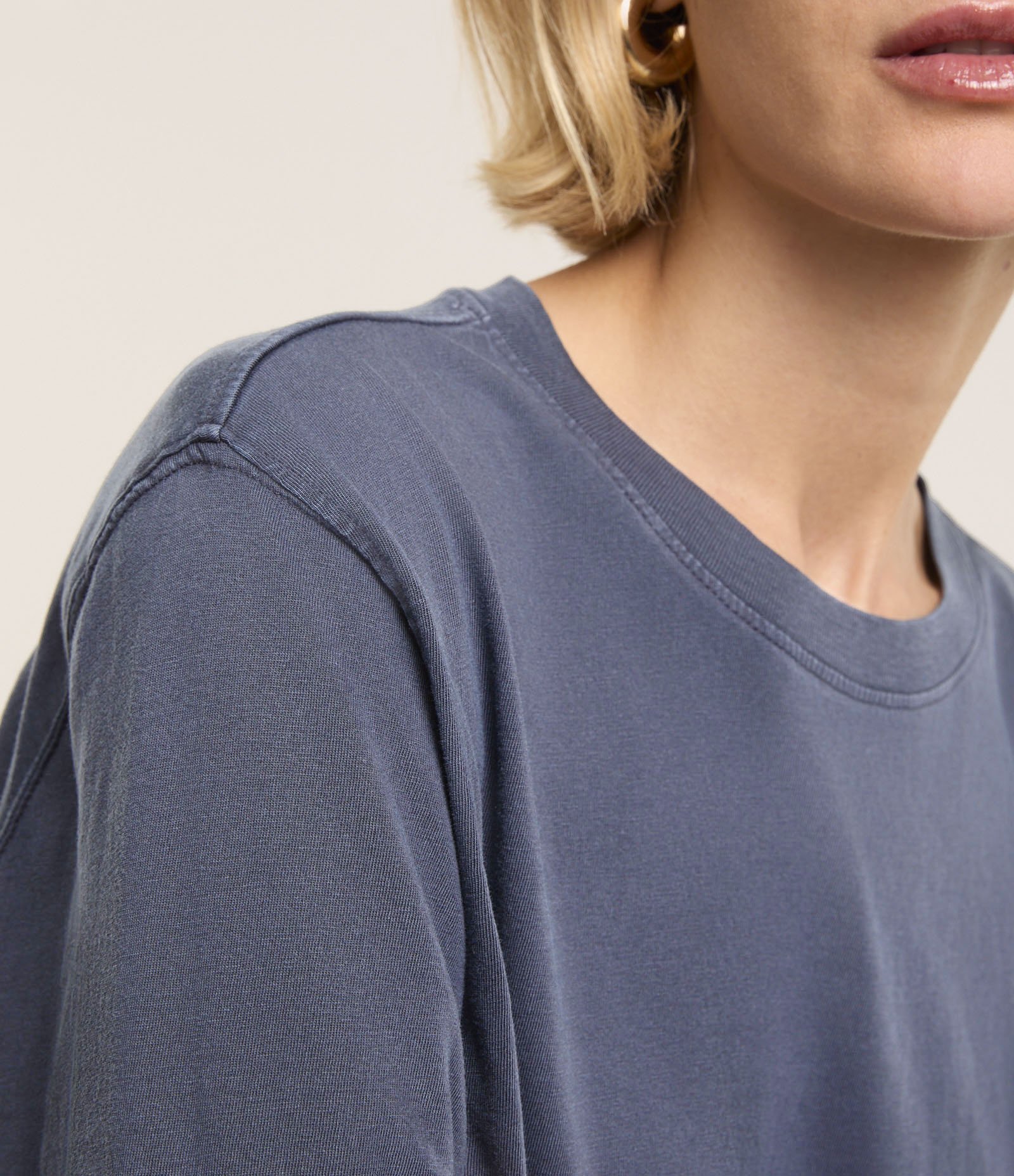 Blusa T-shirt em Algodão com Lavagem Estonada Azul 3