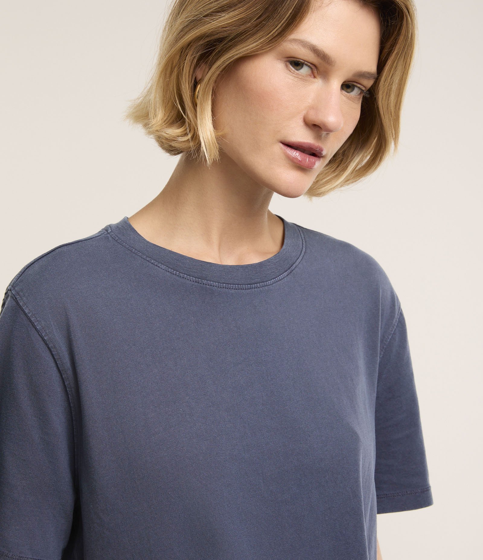 Blusa T-shirt em Algodão com Lavagem Estonada Azul 4