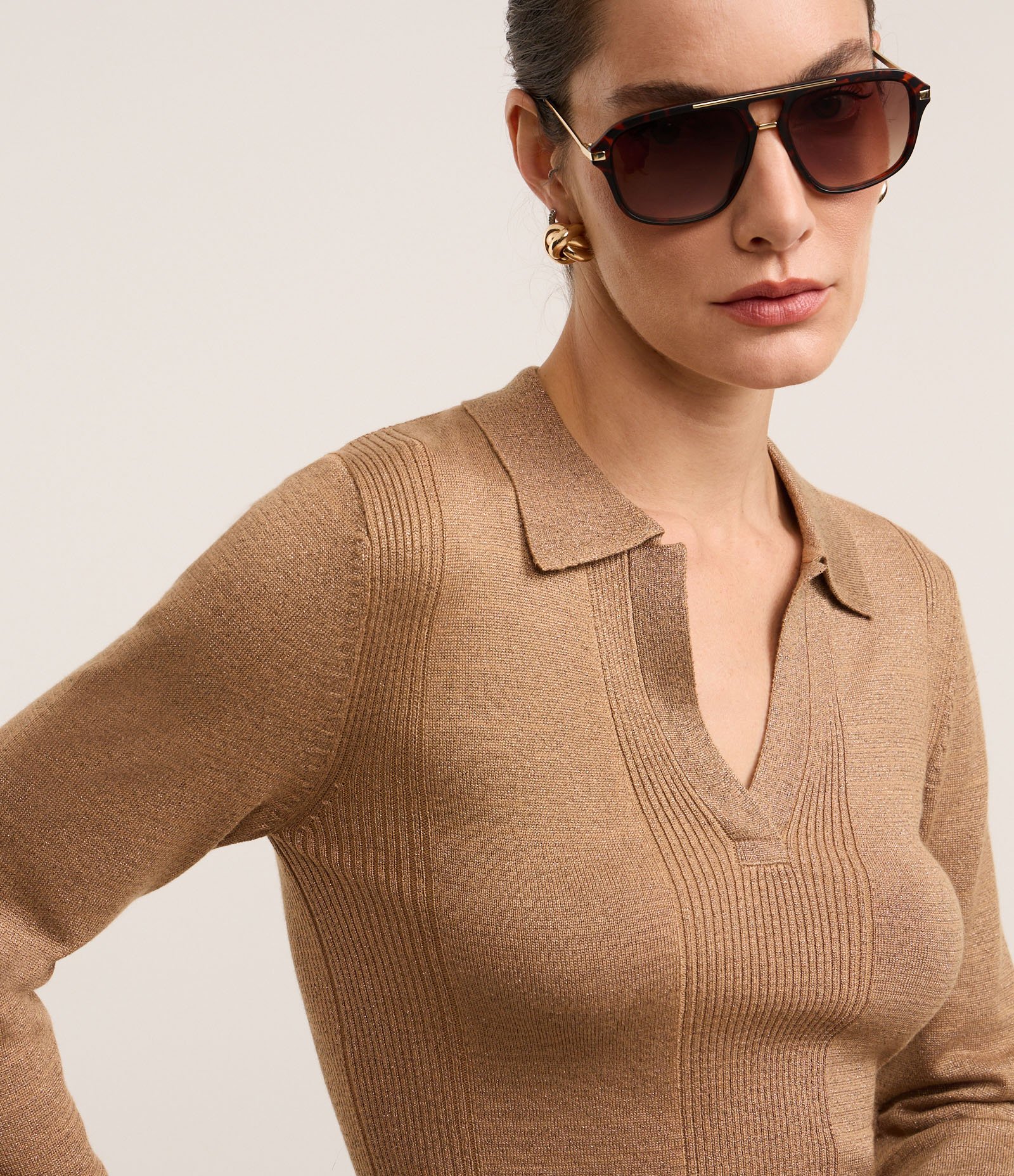 Blusa em Viscose com Gola V e Lapela Marrom 3