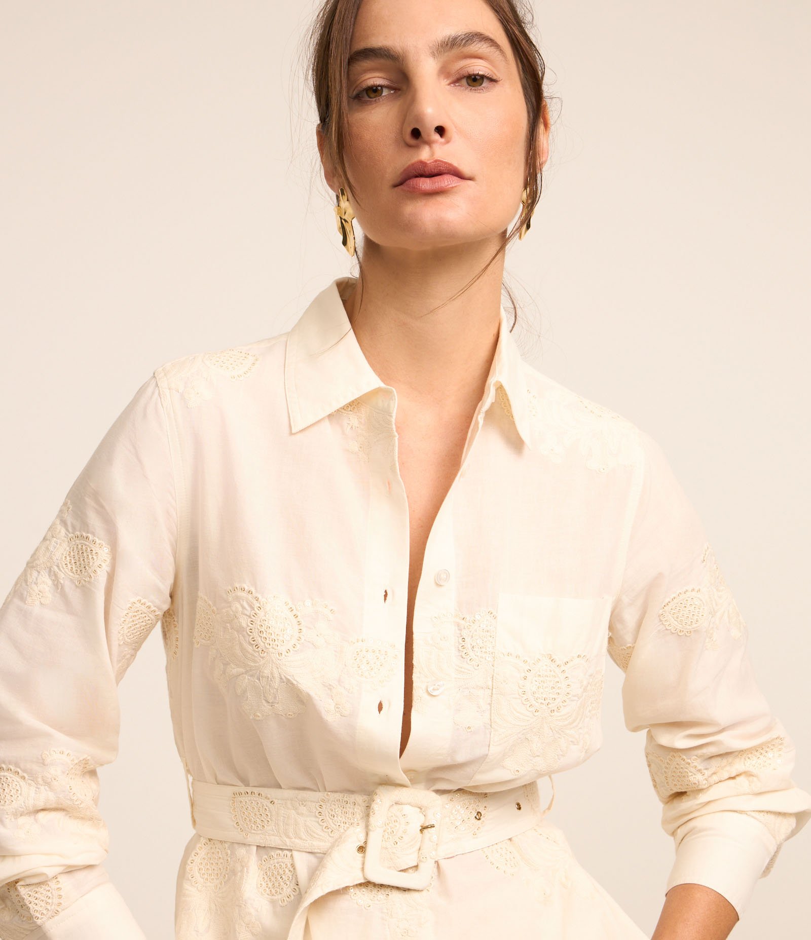 Camisa Alongada em Algodão Bordado com Textura e Cinto Off White 4