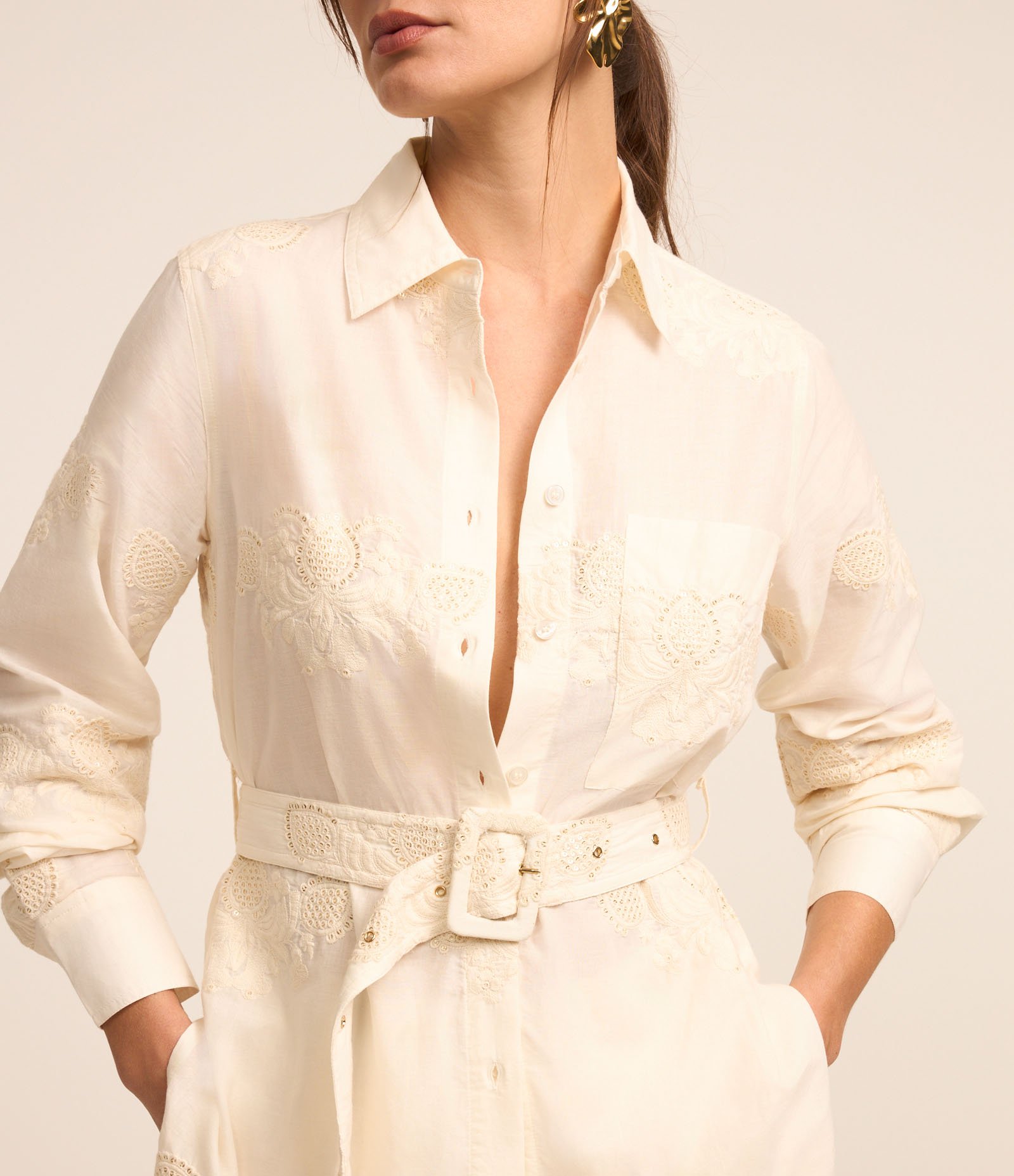 Camisa Alongada em Algodão Bordado com Textura e Cinto Off White 5
