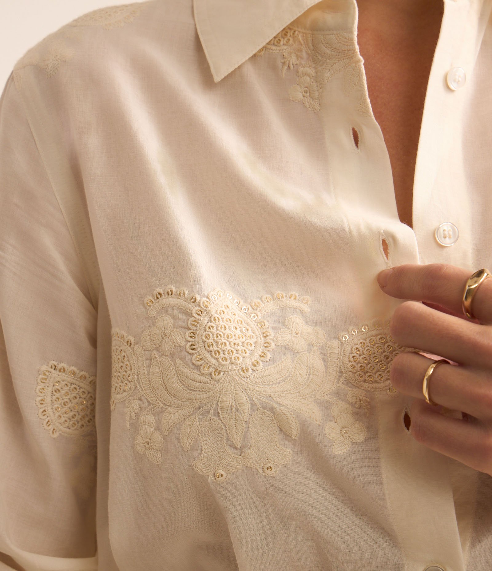 Camisa Alongada em Algodão Bordado com Textura e Cinto Off White 6