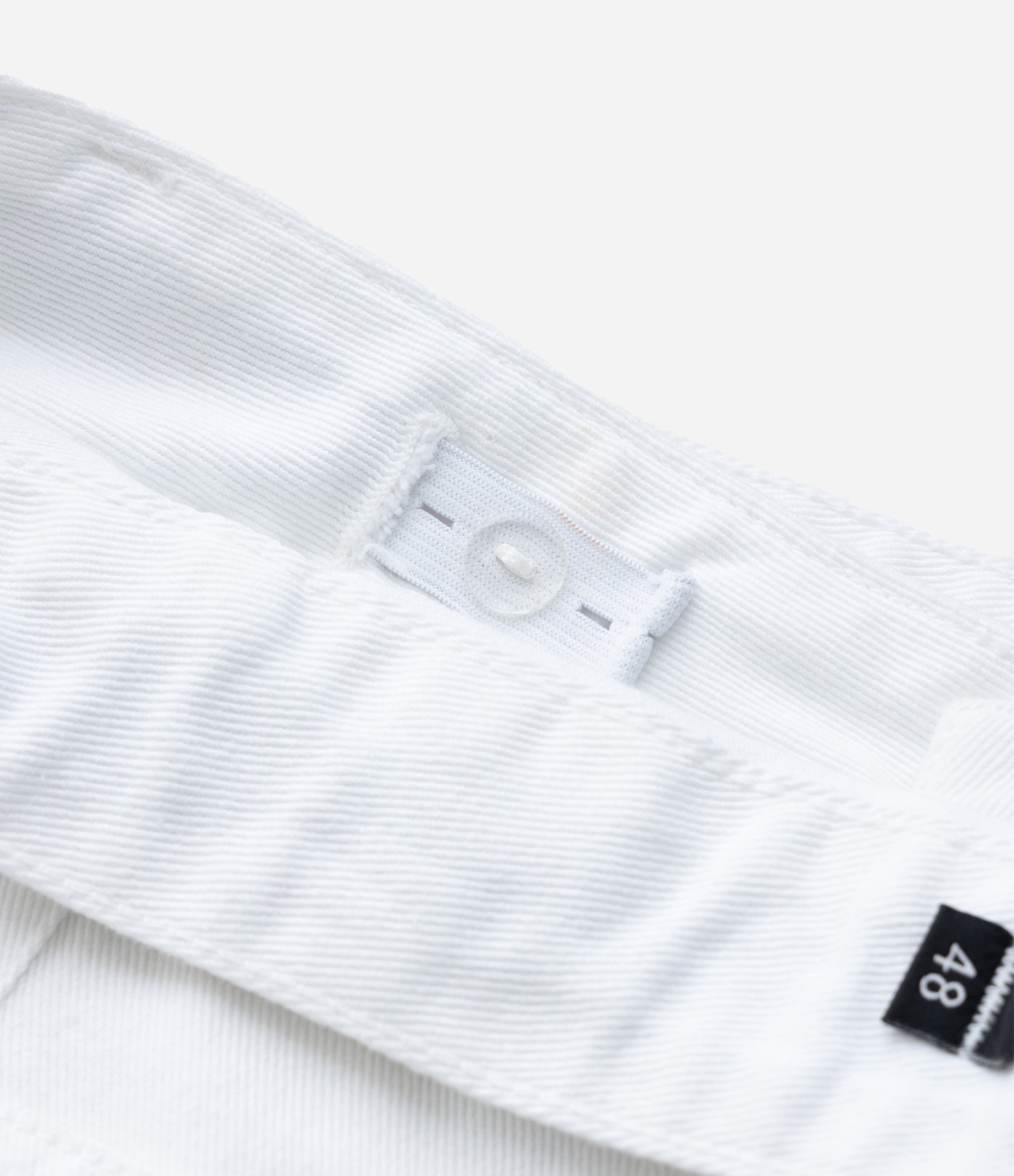 Calça Wide Leg em Sarja com Bolsos Cargo e Cinto Faixa Curve & Plus Size Branco 8