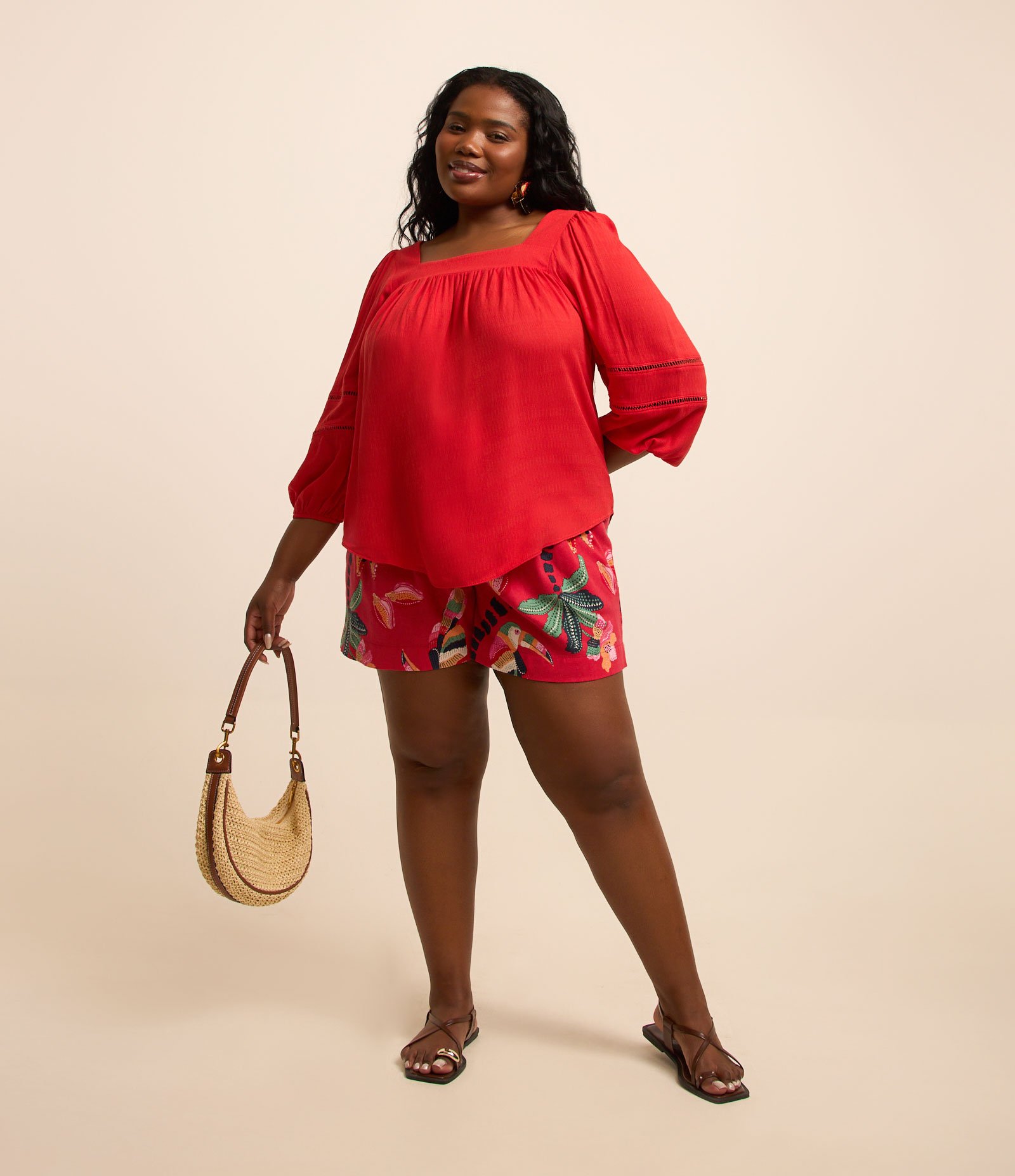 Blusa Bata em Viscose com Entremeios Curve & Plus Size Vermelho 2