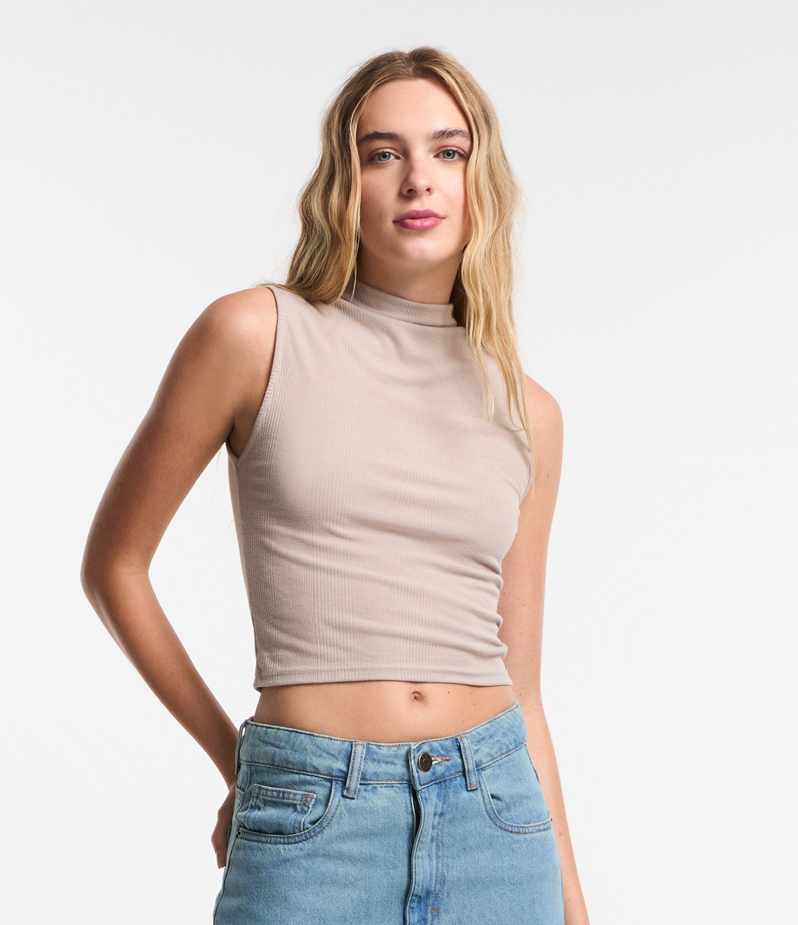 Blusa sem Manga em Ribana com Golinha Inteira Cinza 1