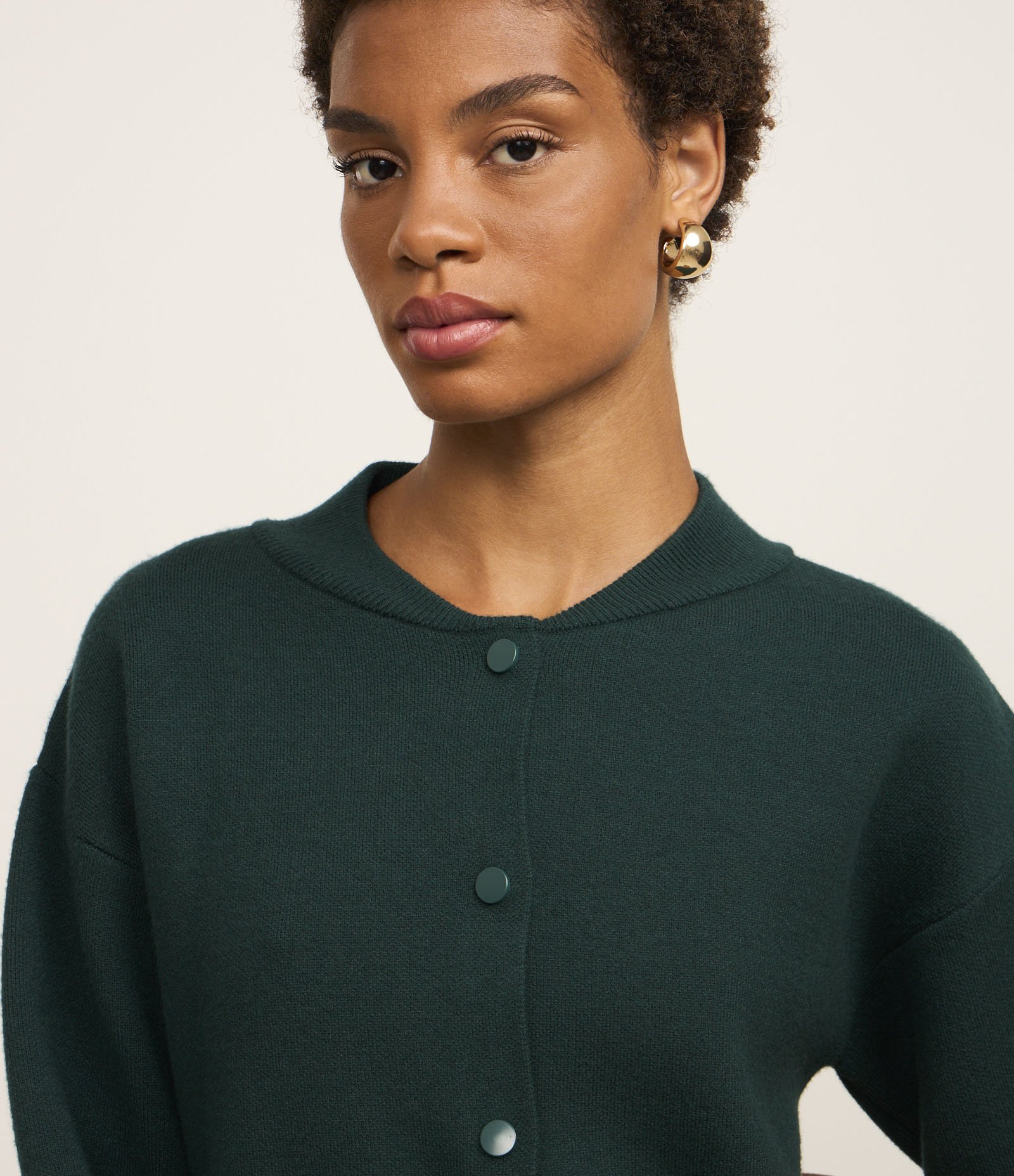 Blusão em Tricot com Bolsos e Botões Verde 4