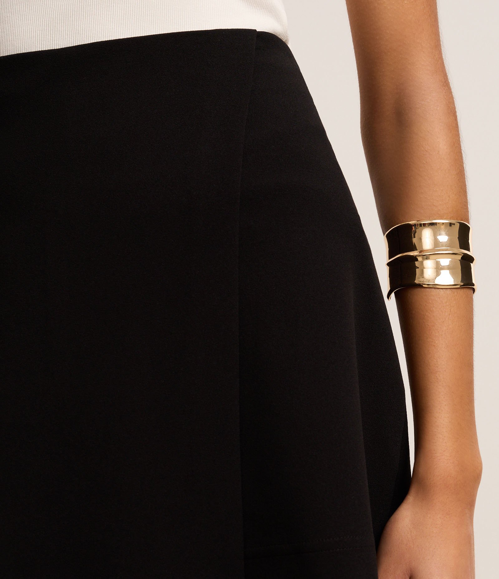 Short Saia em Crepe com Transpasse Envelope Preto 4