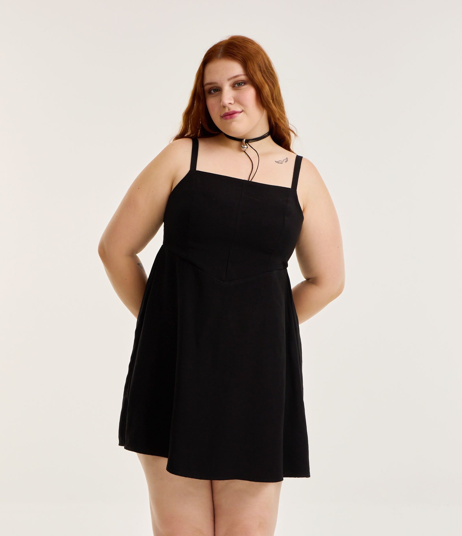 Vestido Curto Alfaiataria com Saia Evasê Curve & Plus Size Preto 3