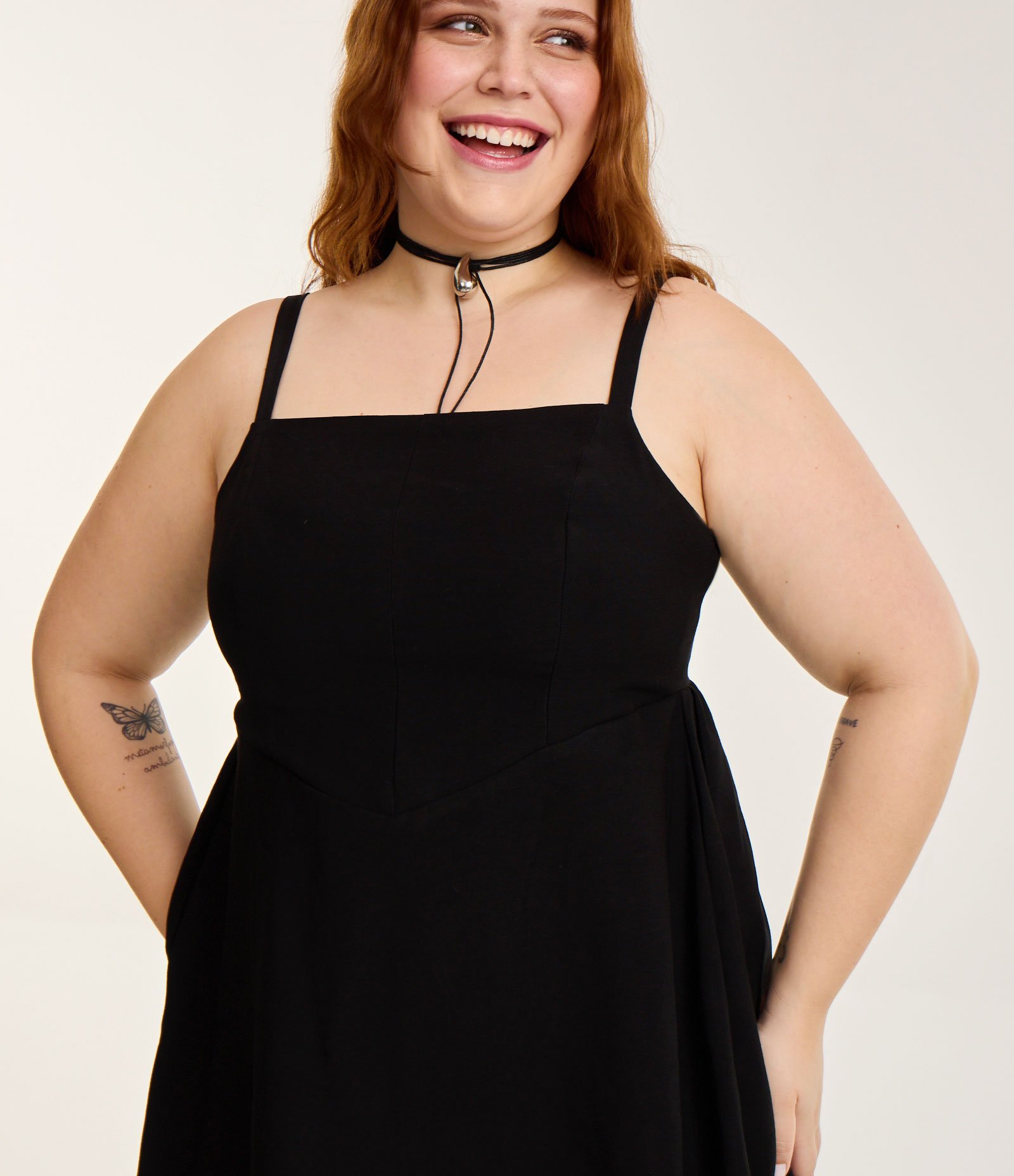 Vestido Curto Alfaiataria com Saia Evasê Curve & Plus Size Preto 4