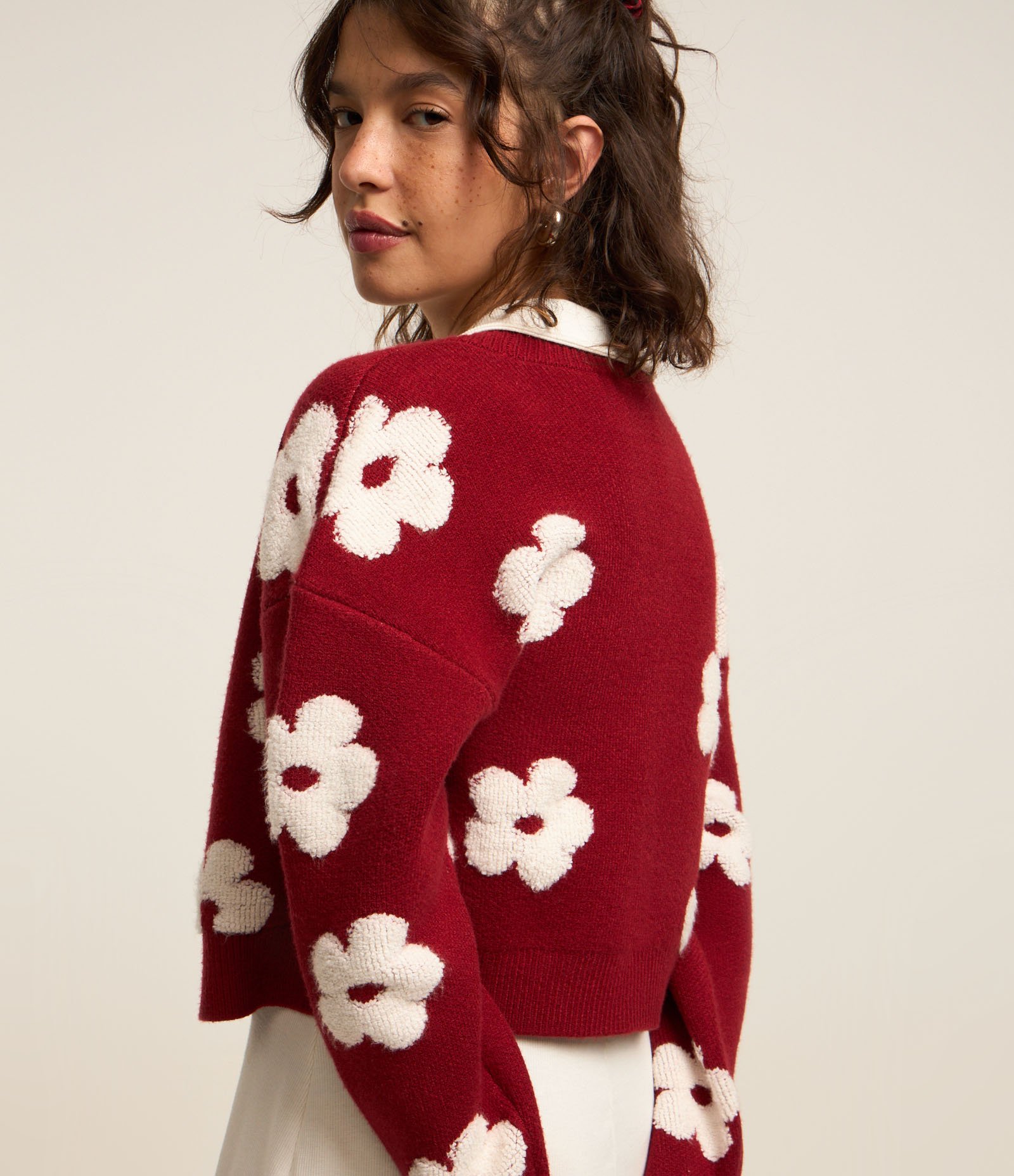 Cardigan Cropped em Jacquard com Florzinhas Atoalhadas Vermelho 4