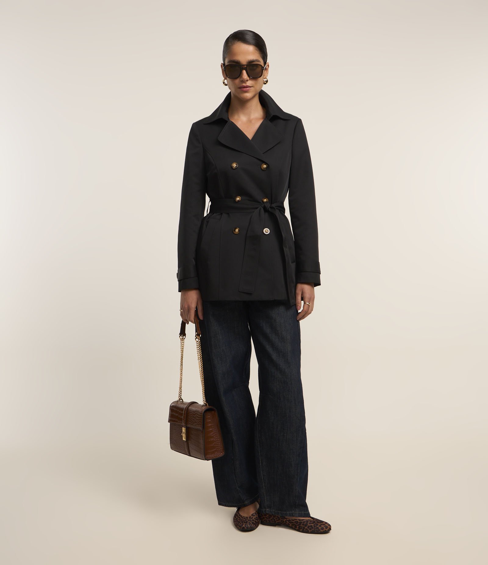 Casaco Trench Coat Alfaiatado com Detalhes Acetinados Preto 4
