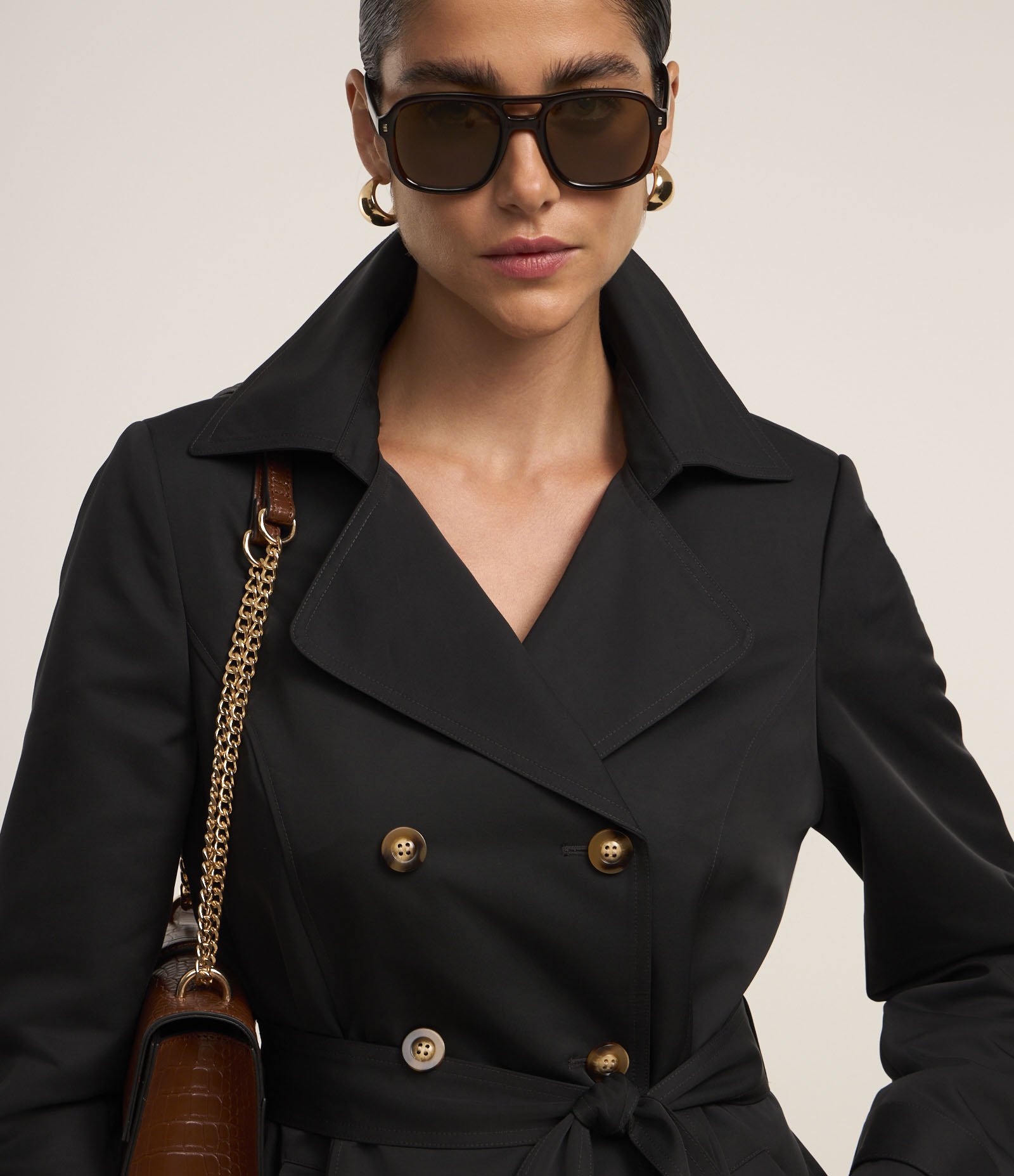Casaco Trench Coat Alfaiatado com Detalhes Acetinados Preto 5