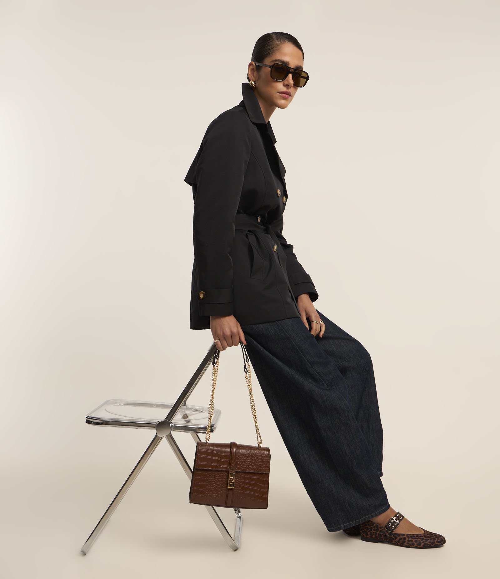 Casaco Trench Coat Alfaiatado com Detalhes Acetinados Preto 6