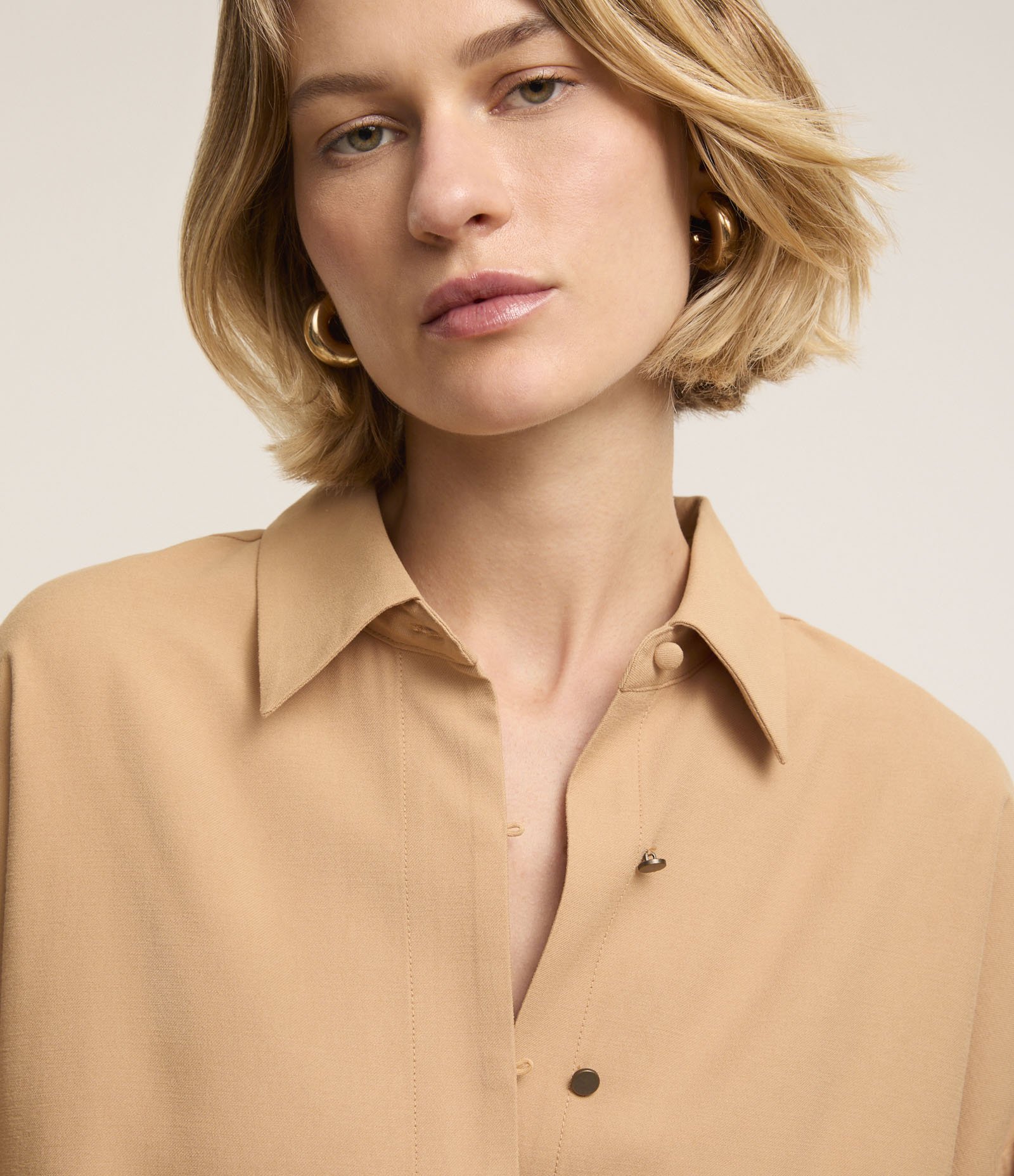 Camisa Sportcore em Viscose com Detalhes nos Punhos Bege 4