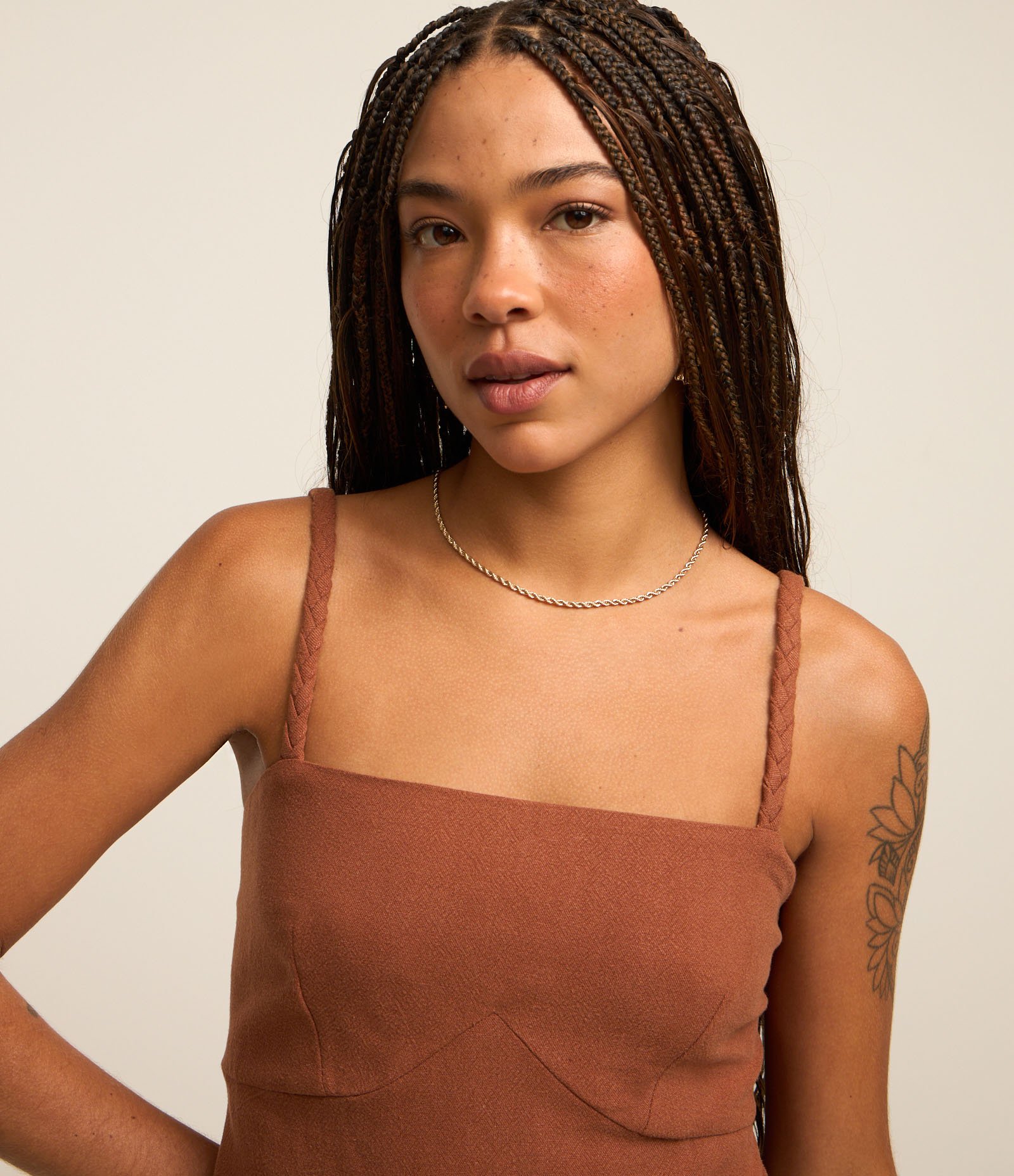 Vestido Curto em Viscose e Linho com Alcinha Trançada 3