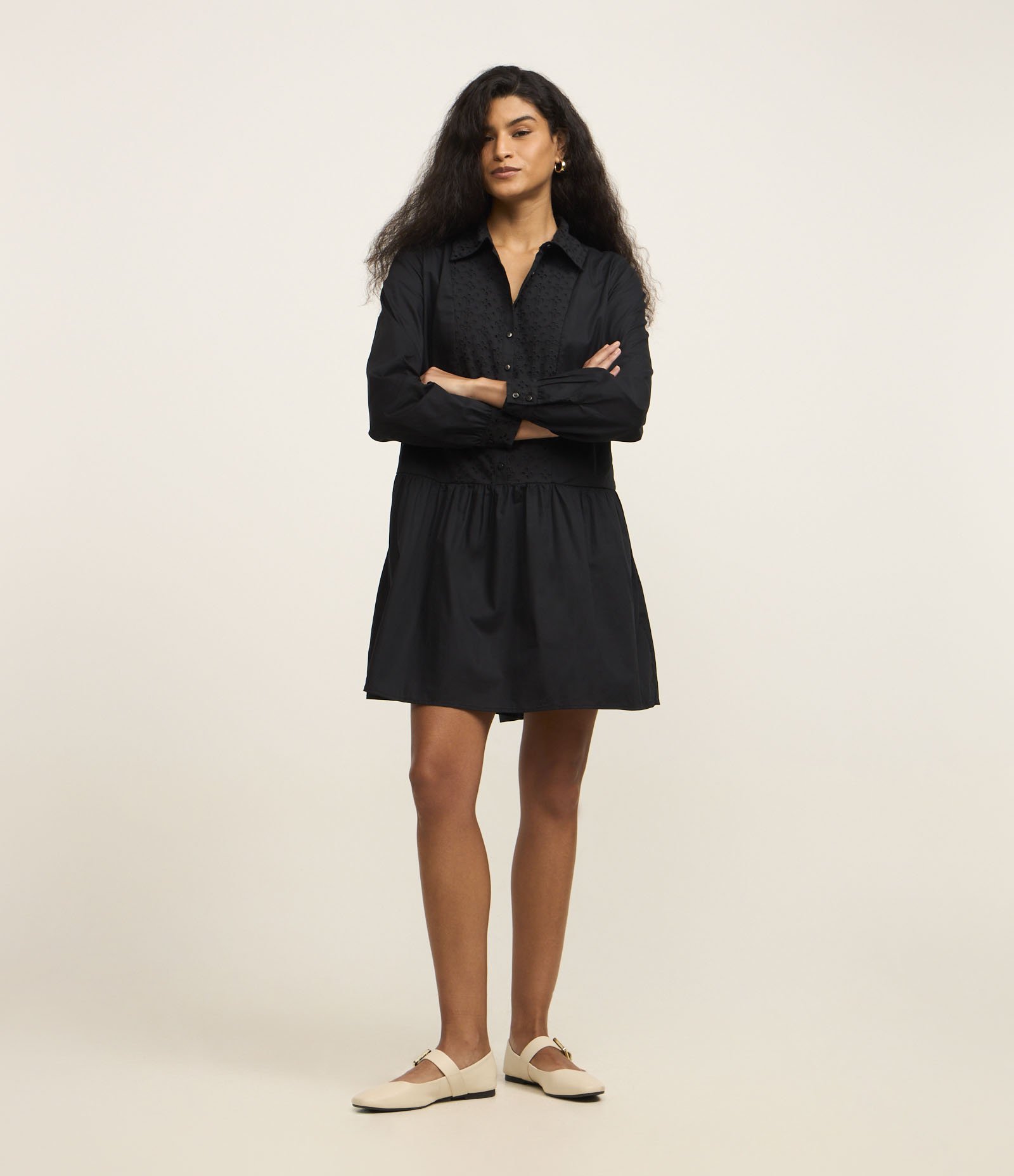 Vestido Curto em Tricoline com Detalhamento de Laise Frontal Preto 2