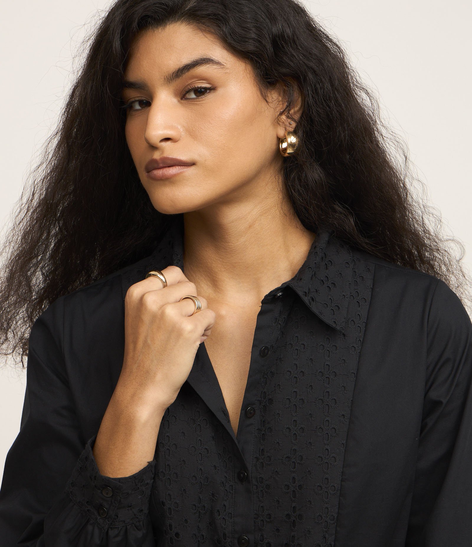 Vestido Curto em Tricoline com Detalhamento de Laise Frontal Preto 4