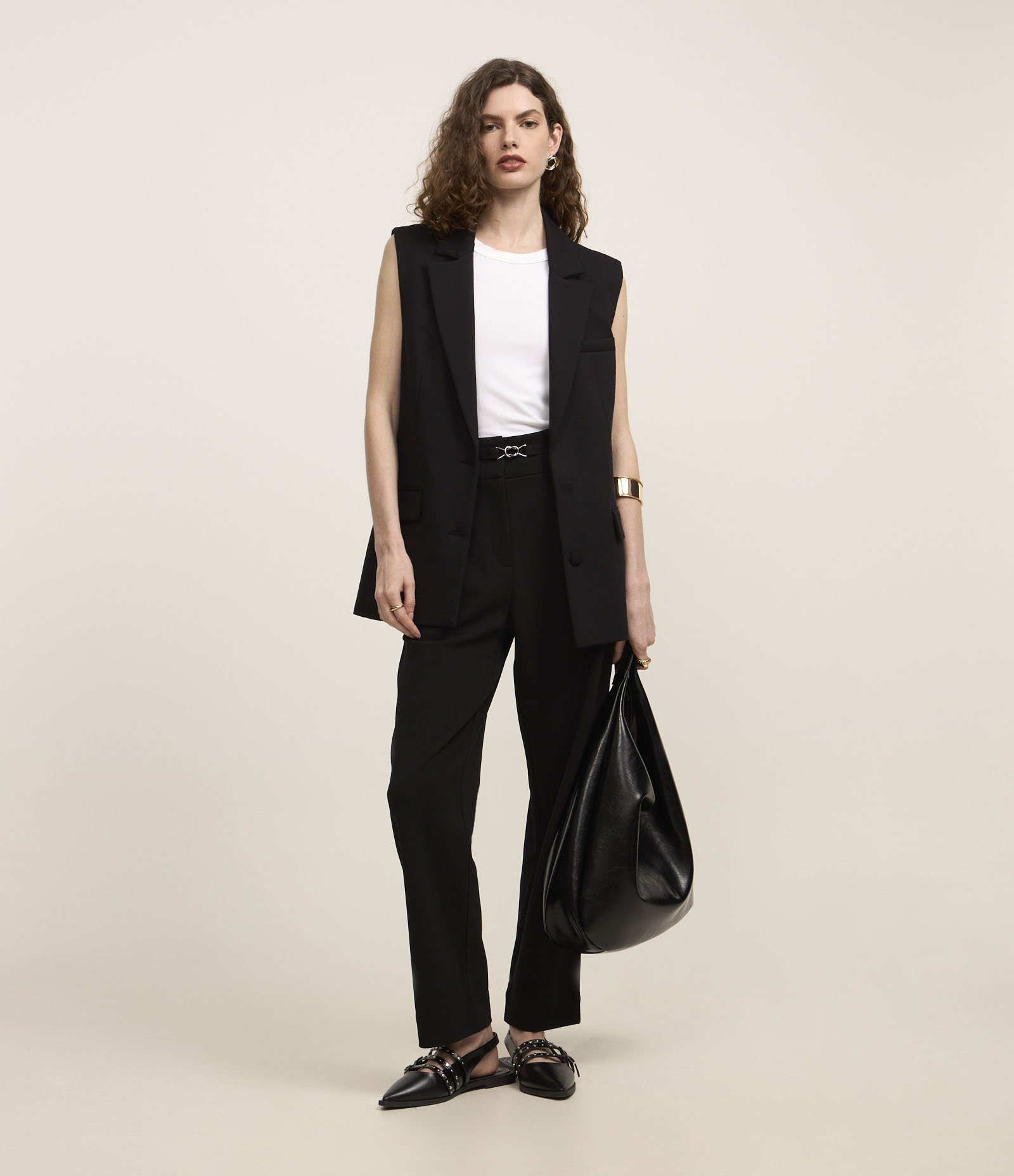 Calça Cenoura em Crepe com Cinto Fino com Fivela Preto 1