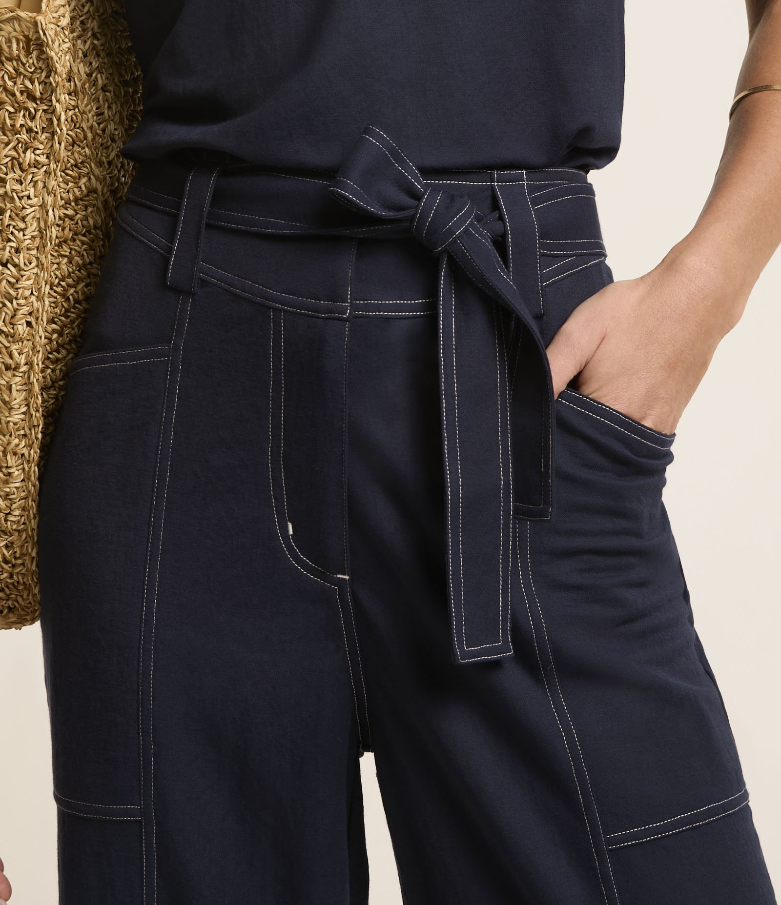 Calça Piquet Pespontada com Faixa Azul 4